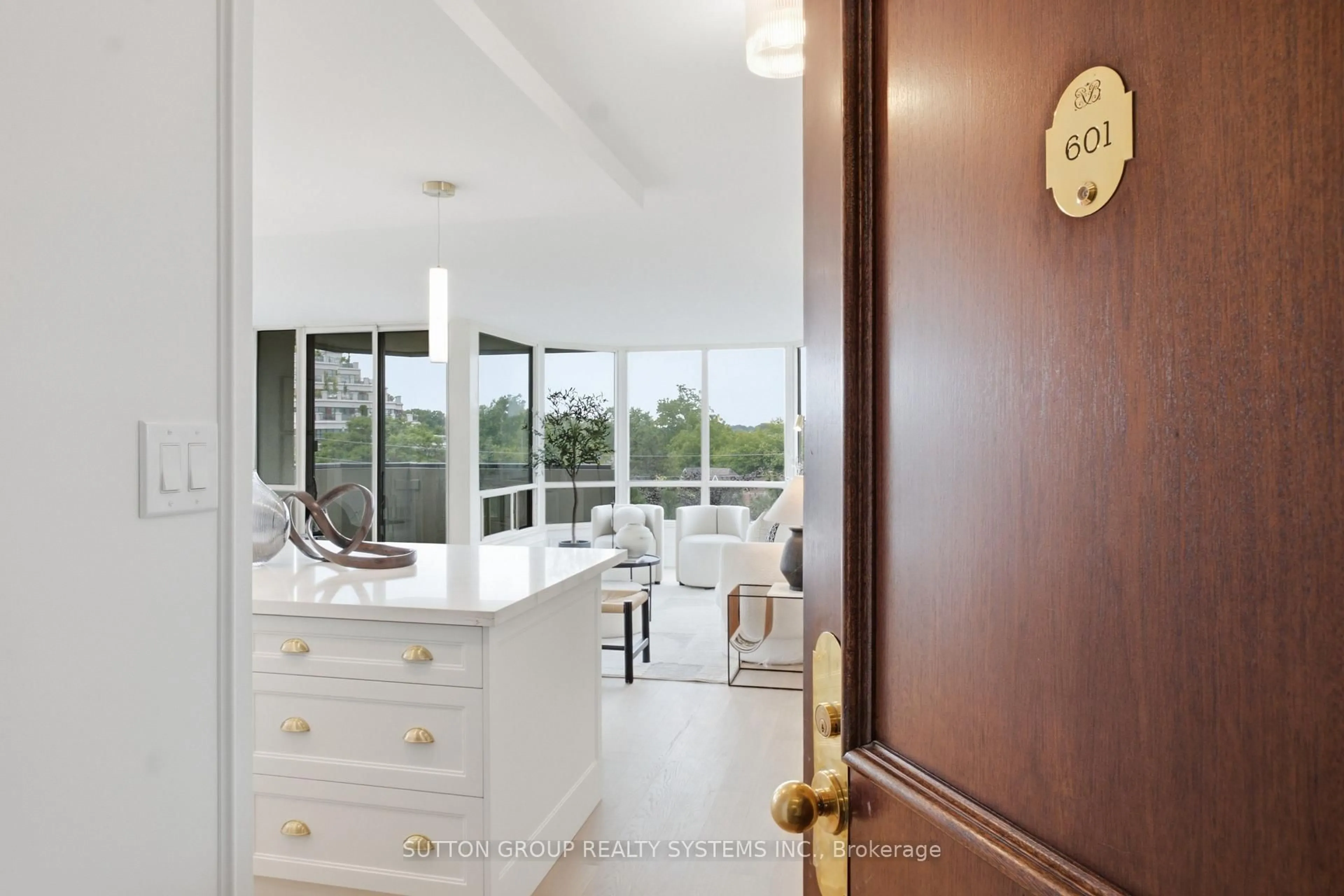 Indoor entryway for 1320 Islington Ave #601, Toronto Ontario M9A 5C6