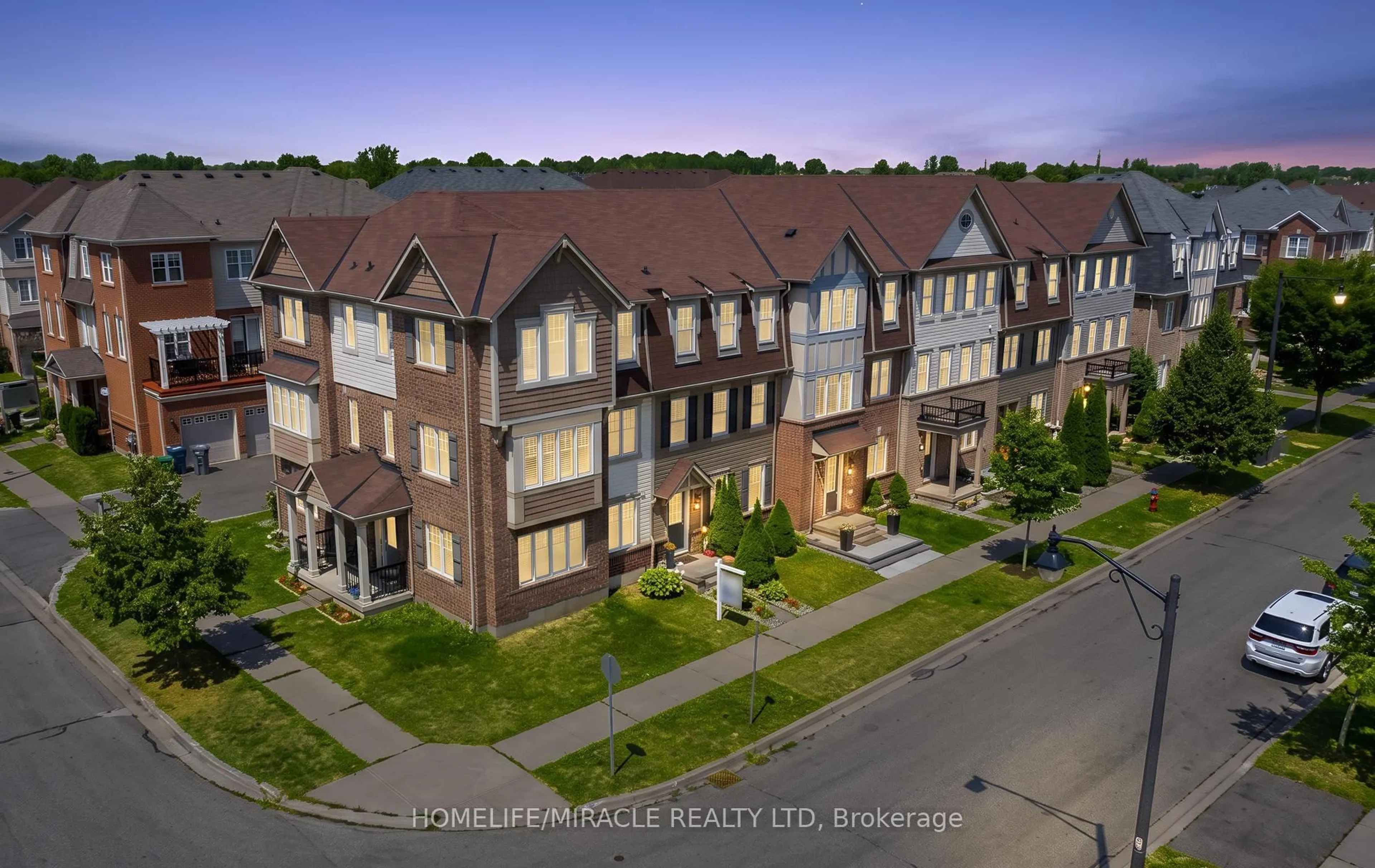 A pic from outside/outdoor area/front of a property/back of a property/a pic from drone, building for 22 Crossbill Rd, Brampton Ontario L7A 0S5