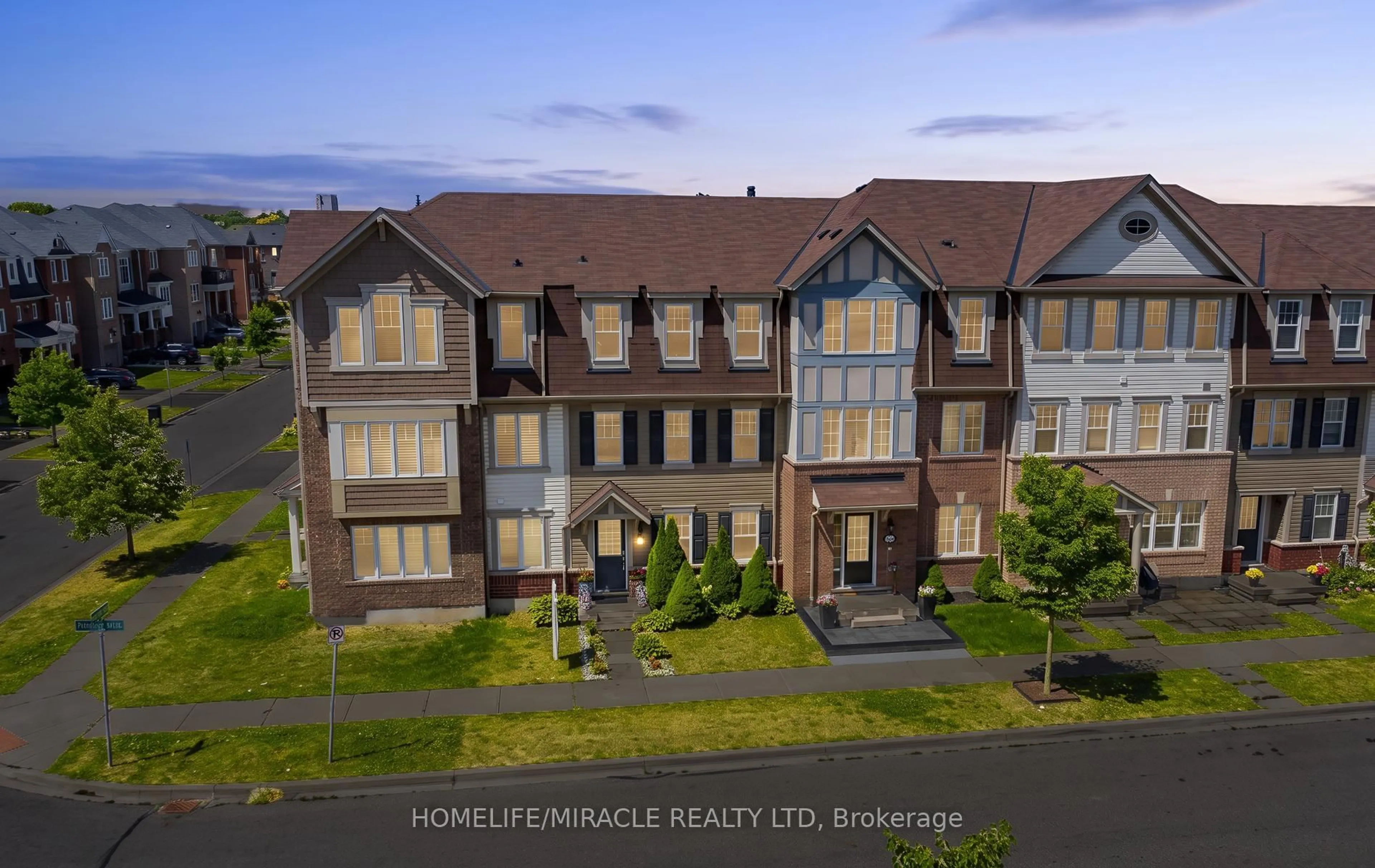 A pic from outside/outdoor area/front of a property/back of a property/a pic from drone, building for 22 Crossbill Rd, Brampton Ontario L7A 0S5