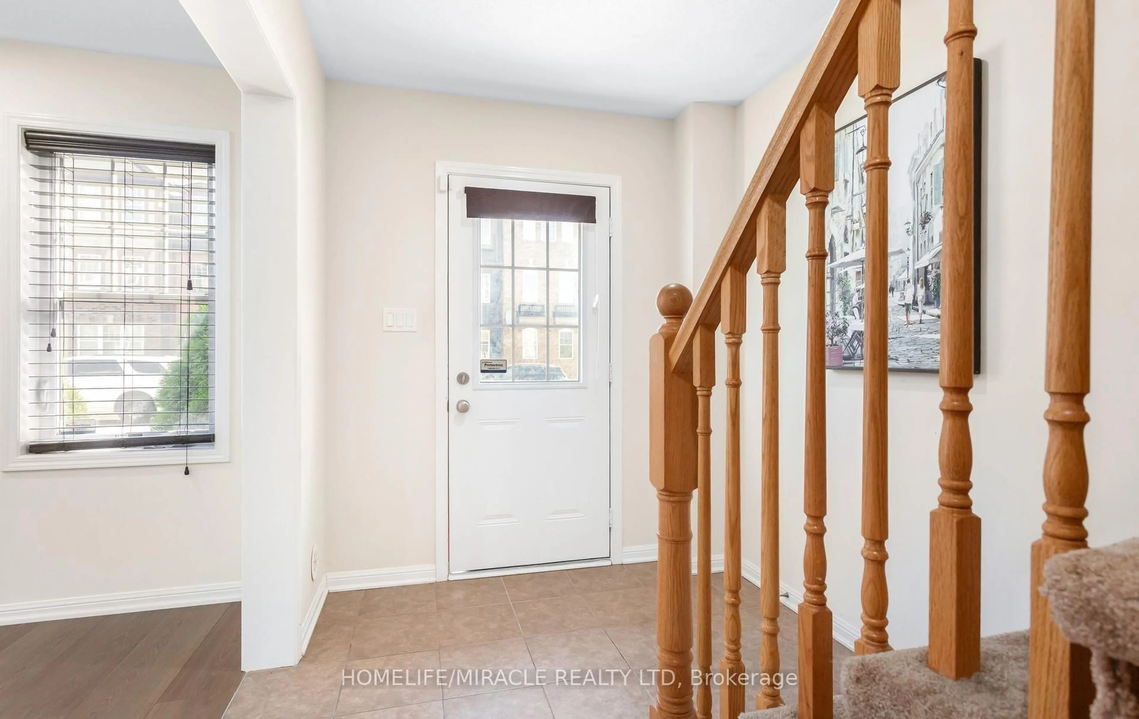 Indoor entryway for 22 Crossbill Rd, Brampton Ontario L7A 0S5