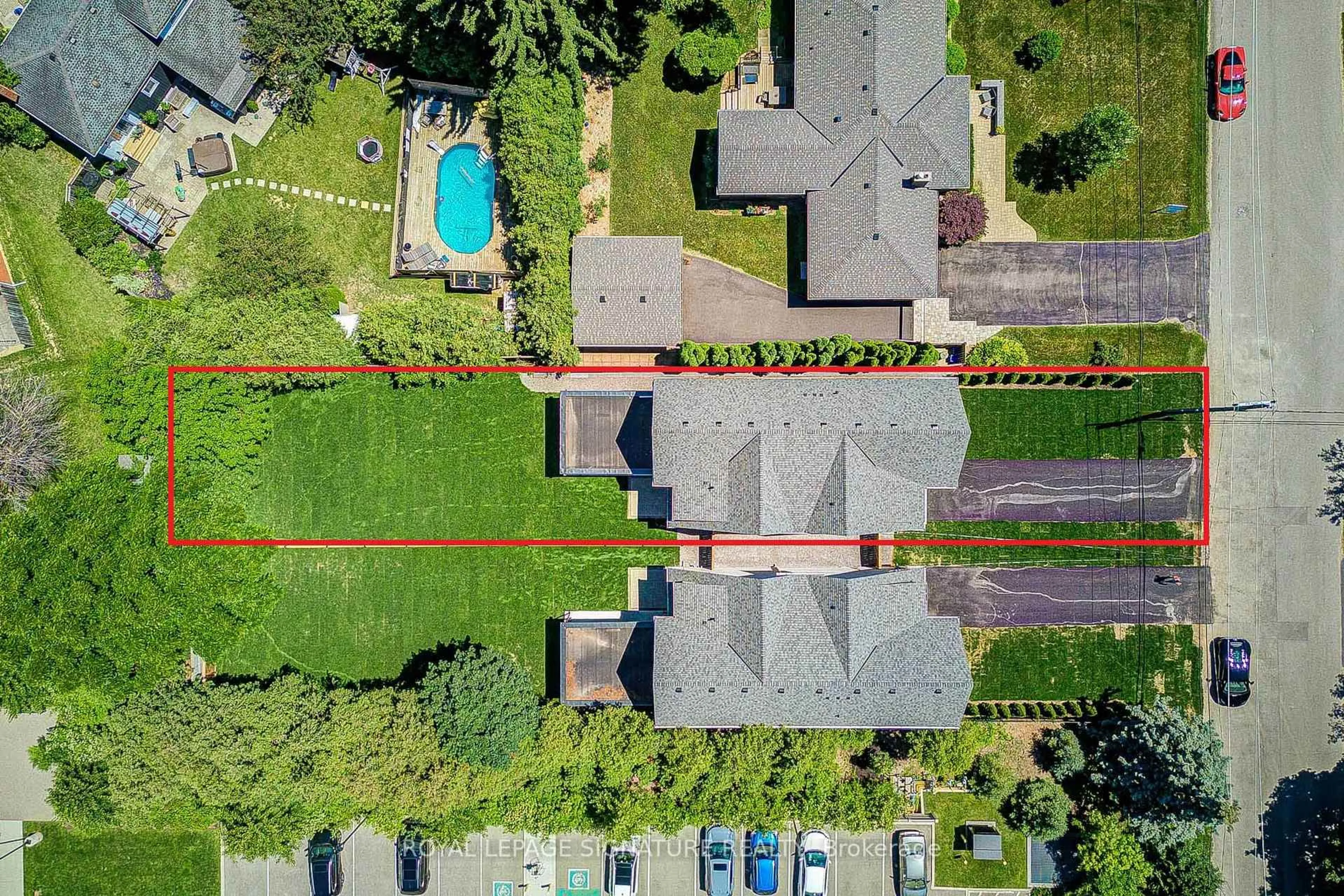 A pic from outside/outdoor area/front of a property/back of a property/a pic from drone, street for 971 Filmandale Rd, Burlington Ontario L7T 2Z2