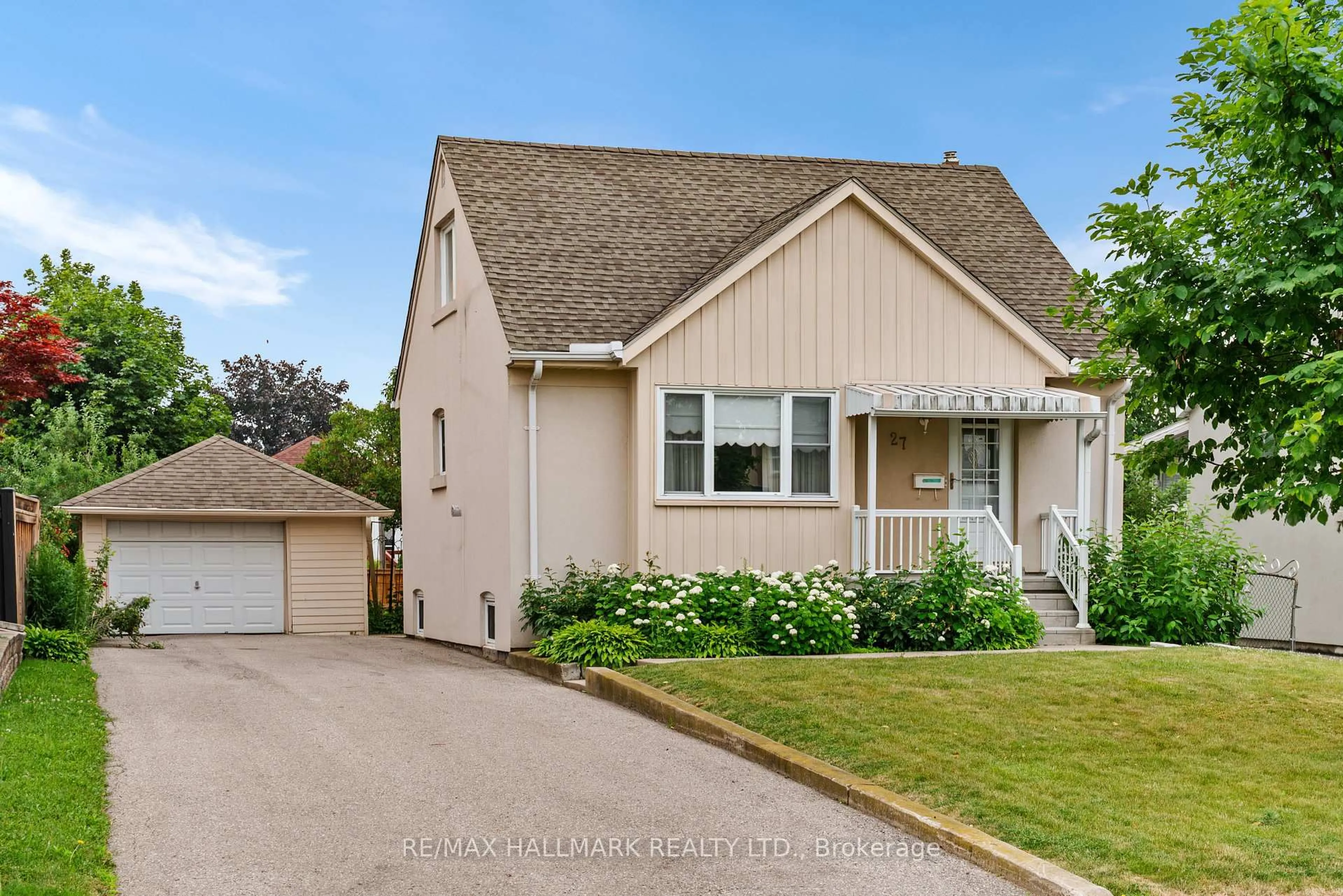 Home with vinyl exterior material, street for 27 Sunray Cres, Toronto Ontario M3M 2C4