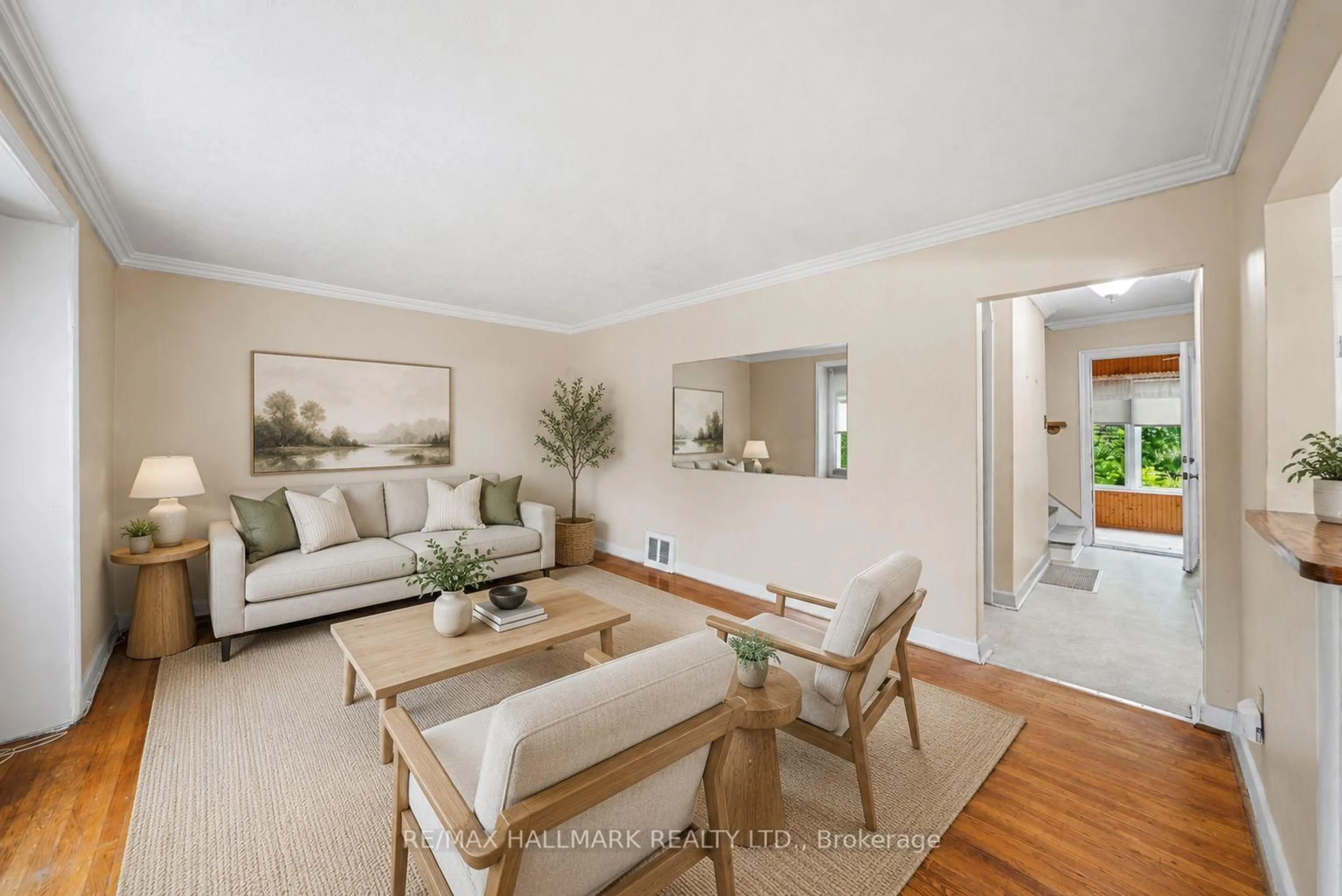 Living room with furniture, unknown for 27 Sunray Cres, Toronto Ontario M3M 2C4