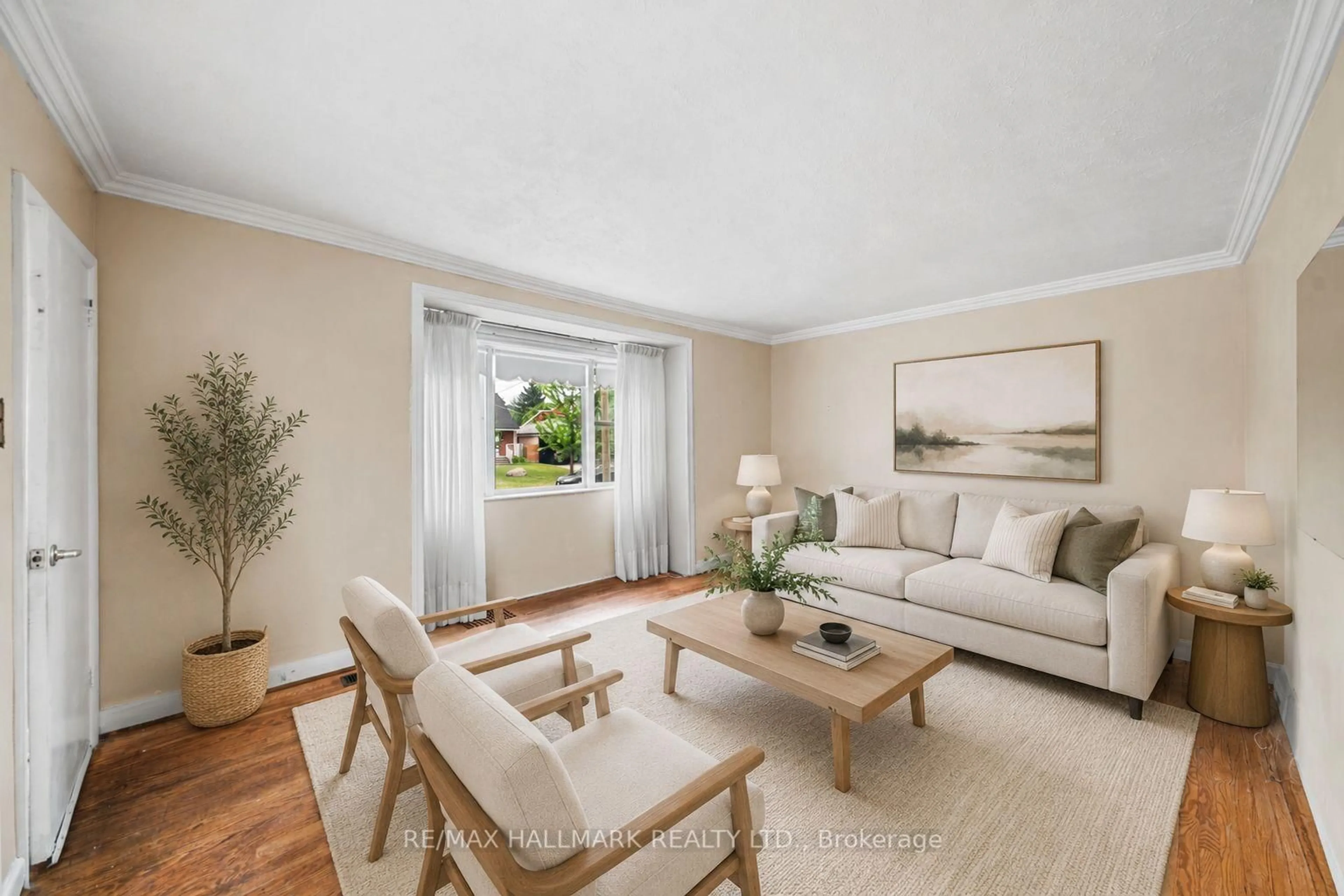 Living room with furniture, unknown for 27 Sunray Cres, Toronto Ontario M3M 2C4