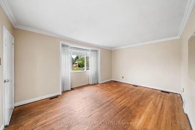 27 Sunray Cres, Toronto 5