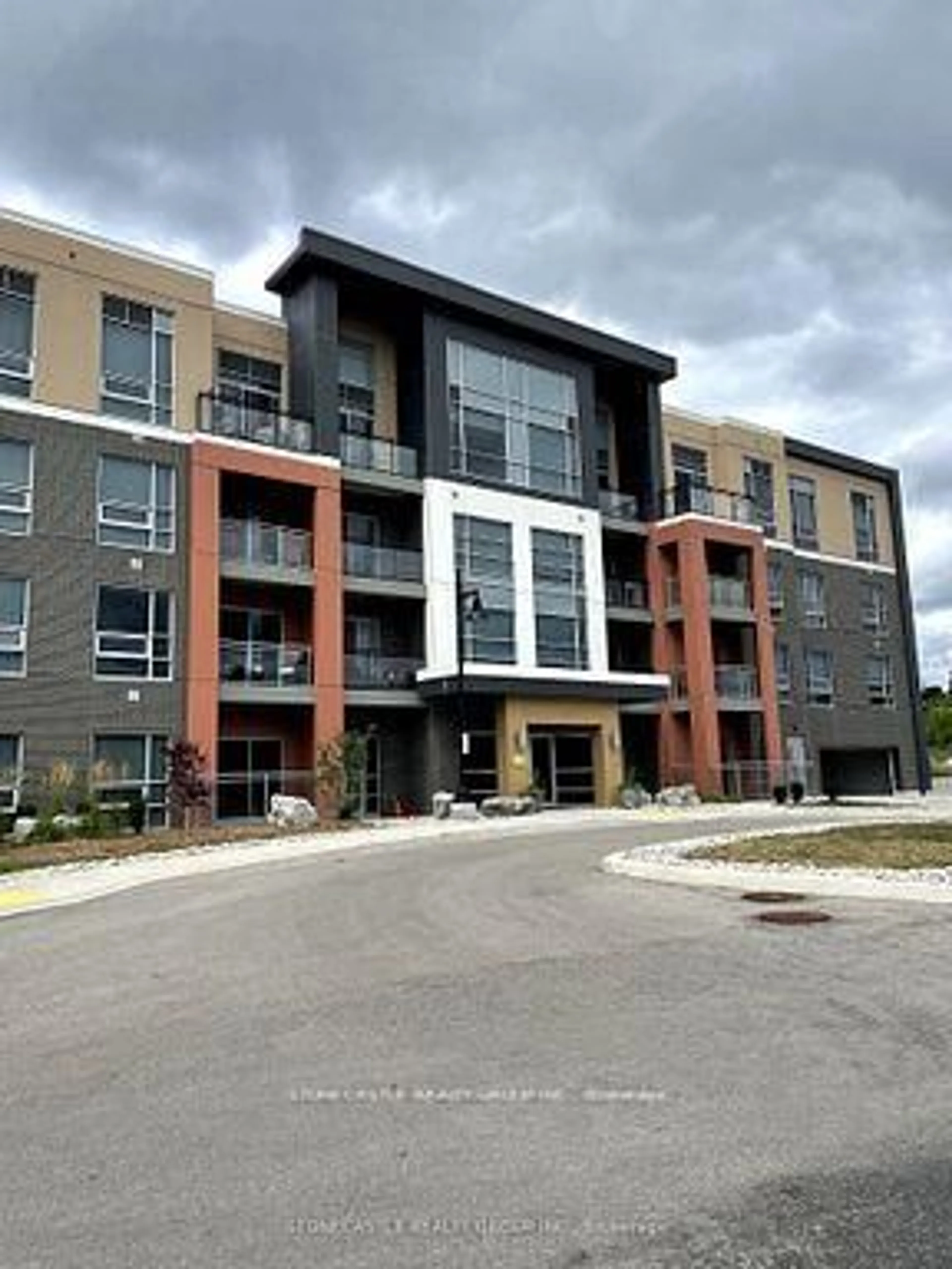 A pic from outside/outdoor area/front of a property/back of a property/a pic from drone, building for 4040 Upper Middle Rd #308, Burlington Ontario L7M 0H2