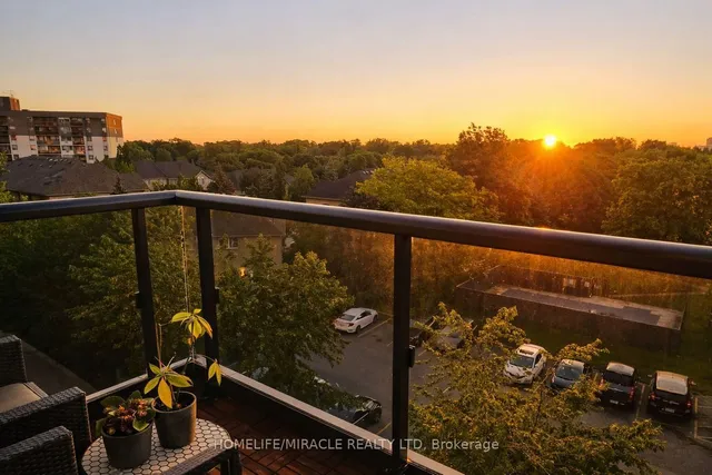 26 Gibbs Rd #543, Toronto 4