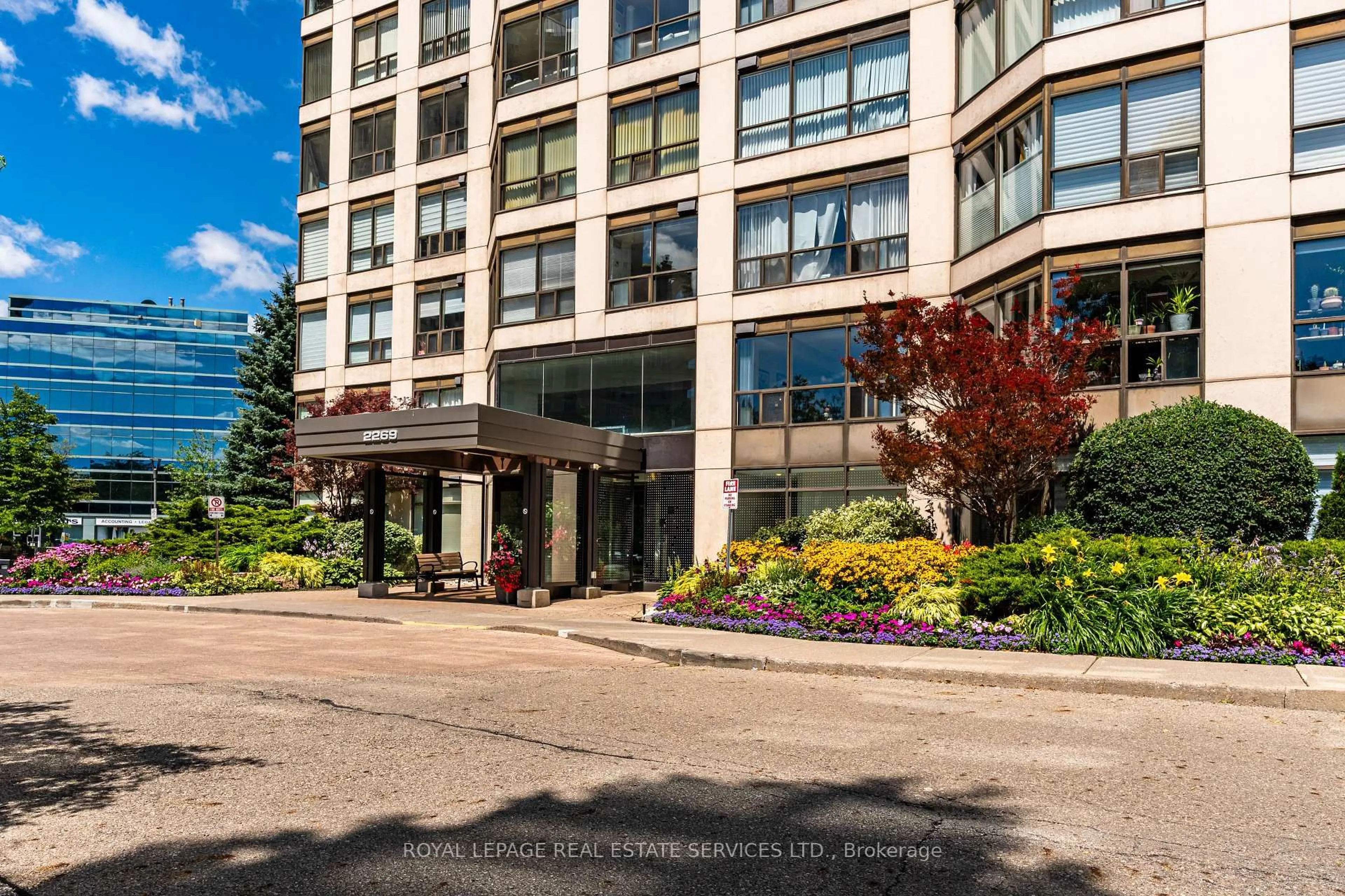 Indoor foyer for 2269 Lake Shore Blvd #511, Toronto Ontario M8V 3X6