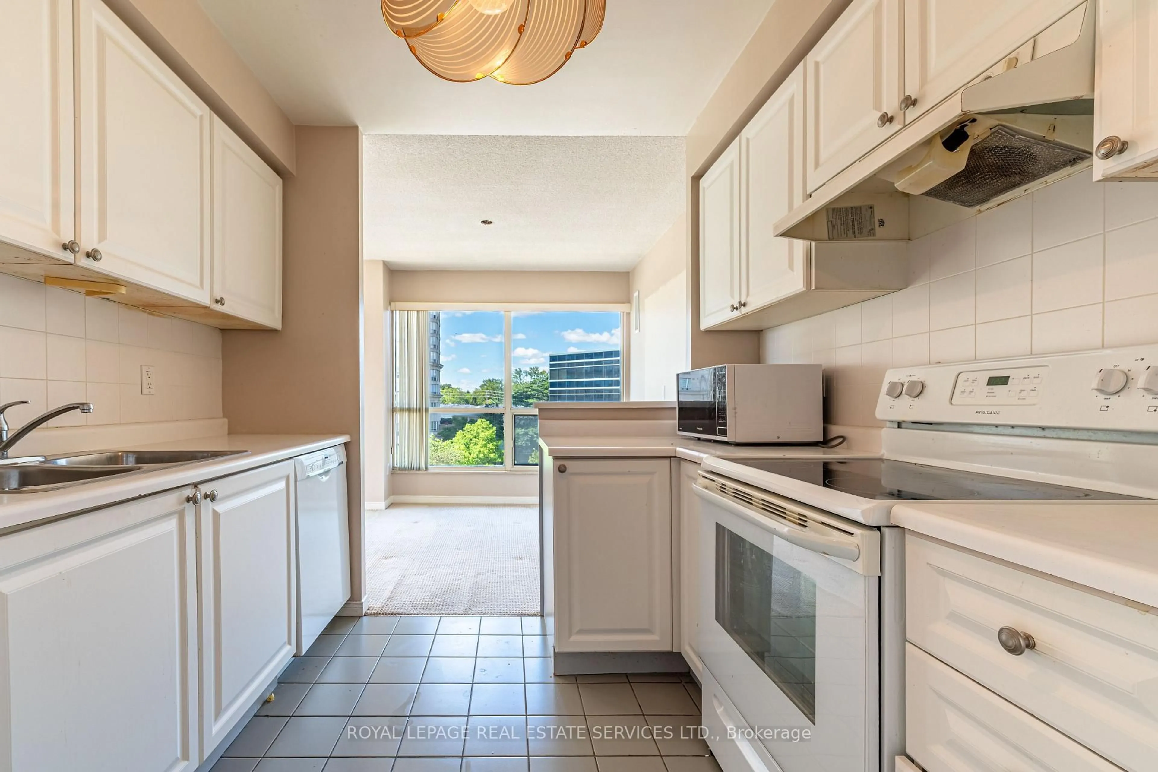 Standard kitchen, ceramic/tile floor for 2269 Lake Shore Blvd #511, Toronto Ontario M8V 3X6