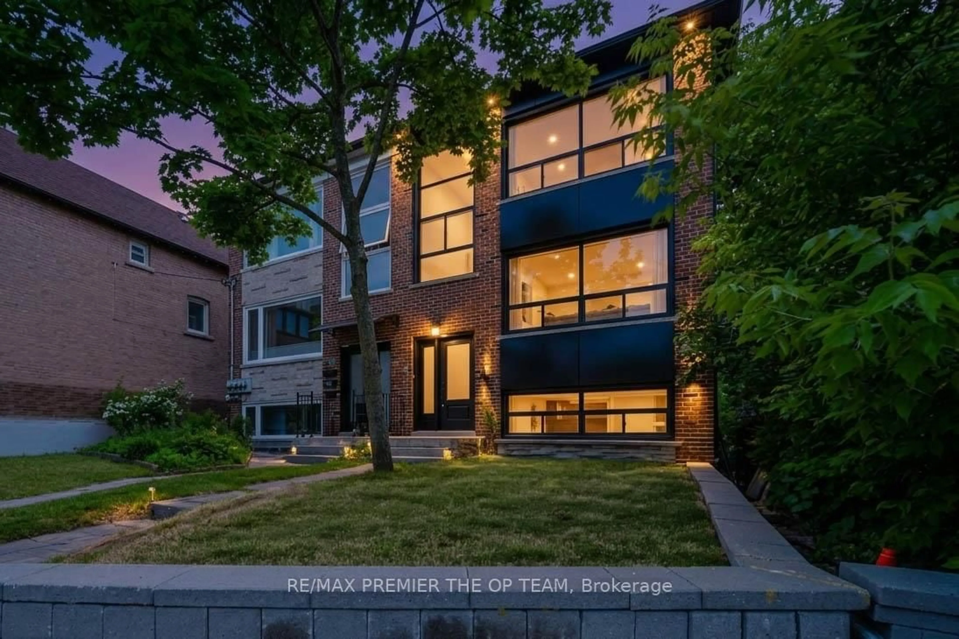 Home with brick exterior material, street for 299 Quebec Ave, Toronto Ontario M6P 2V2