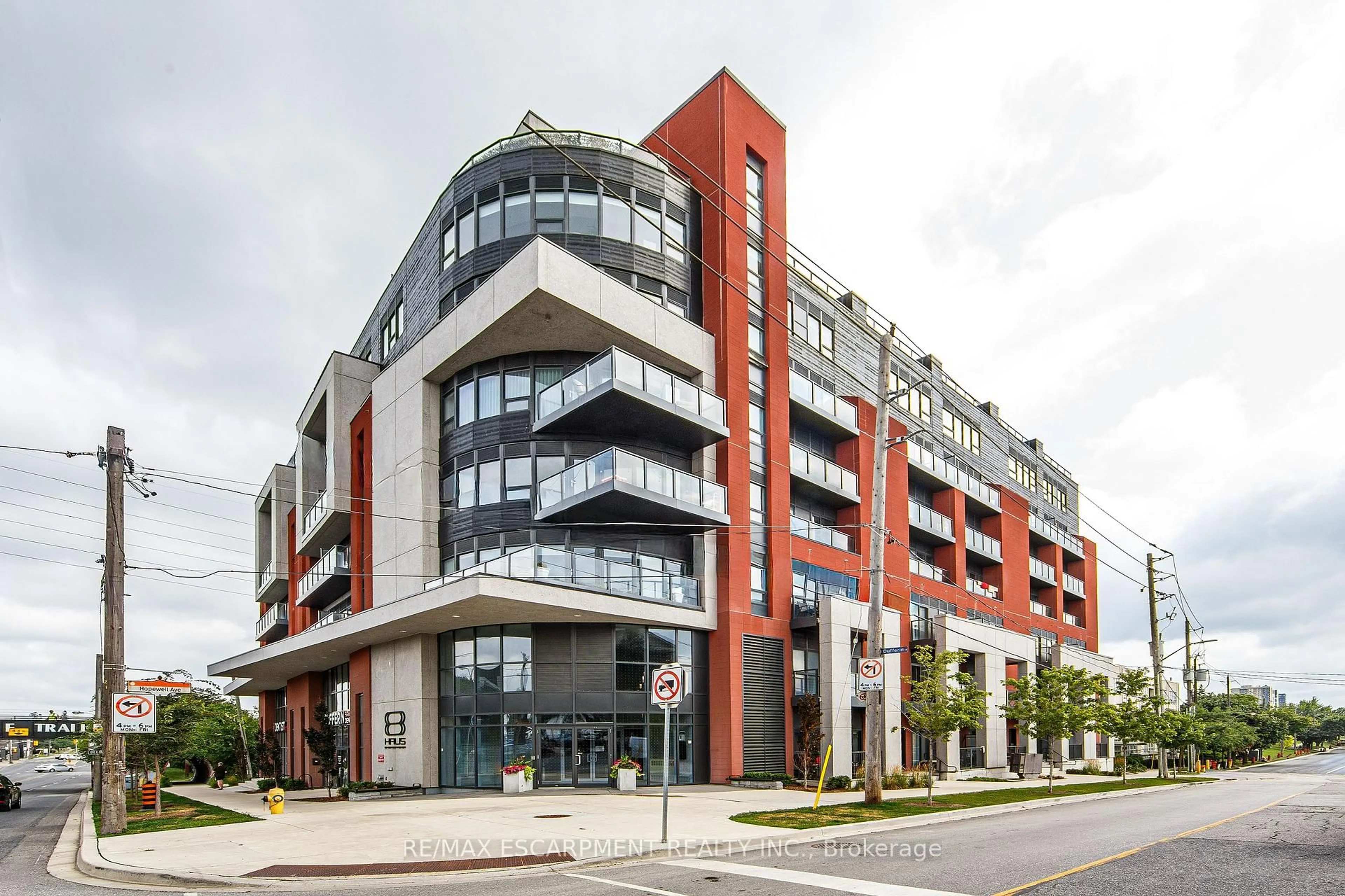 Unknown for 2433 Dufferin St #112, Toronto Ontario M6E 0B4