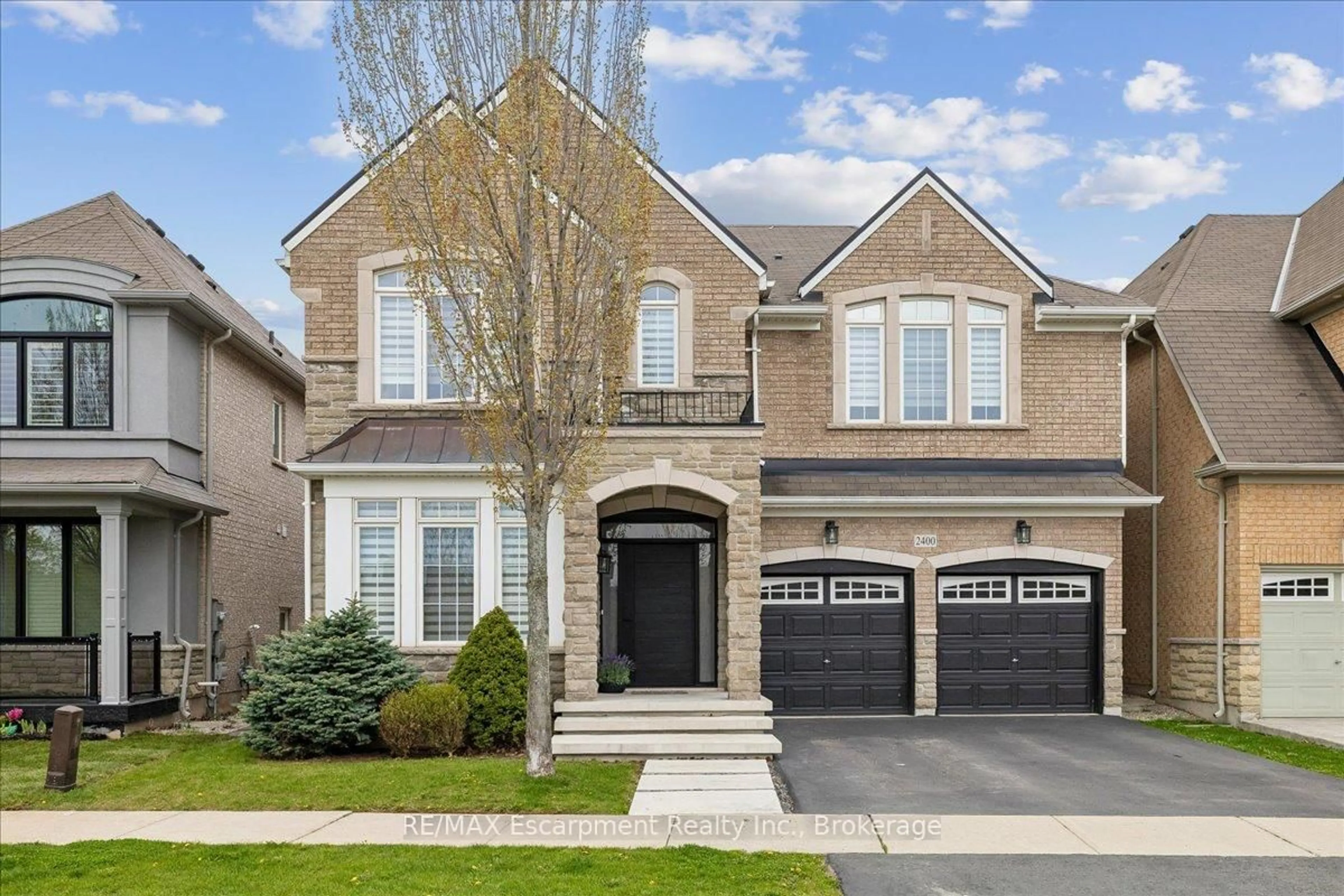 Home with brick exterior material, street for 2400 Spring Meadow Way, Oakville Ontario L6M 0R6