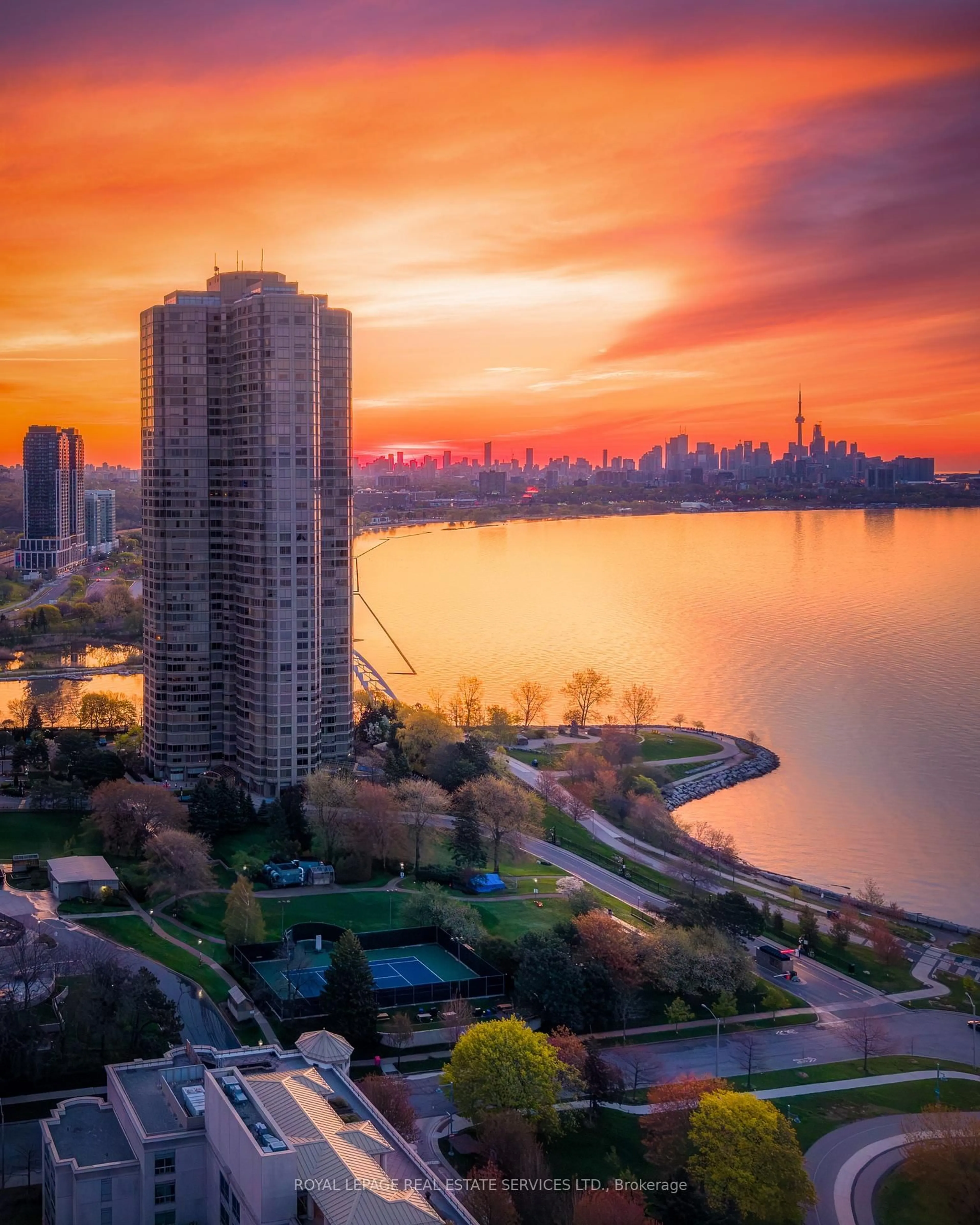 Blurry image for 1 Palace Pier Crt #2812, Toronto Ontario M8V 3W9
