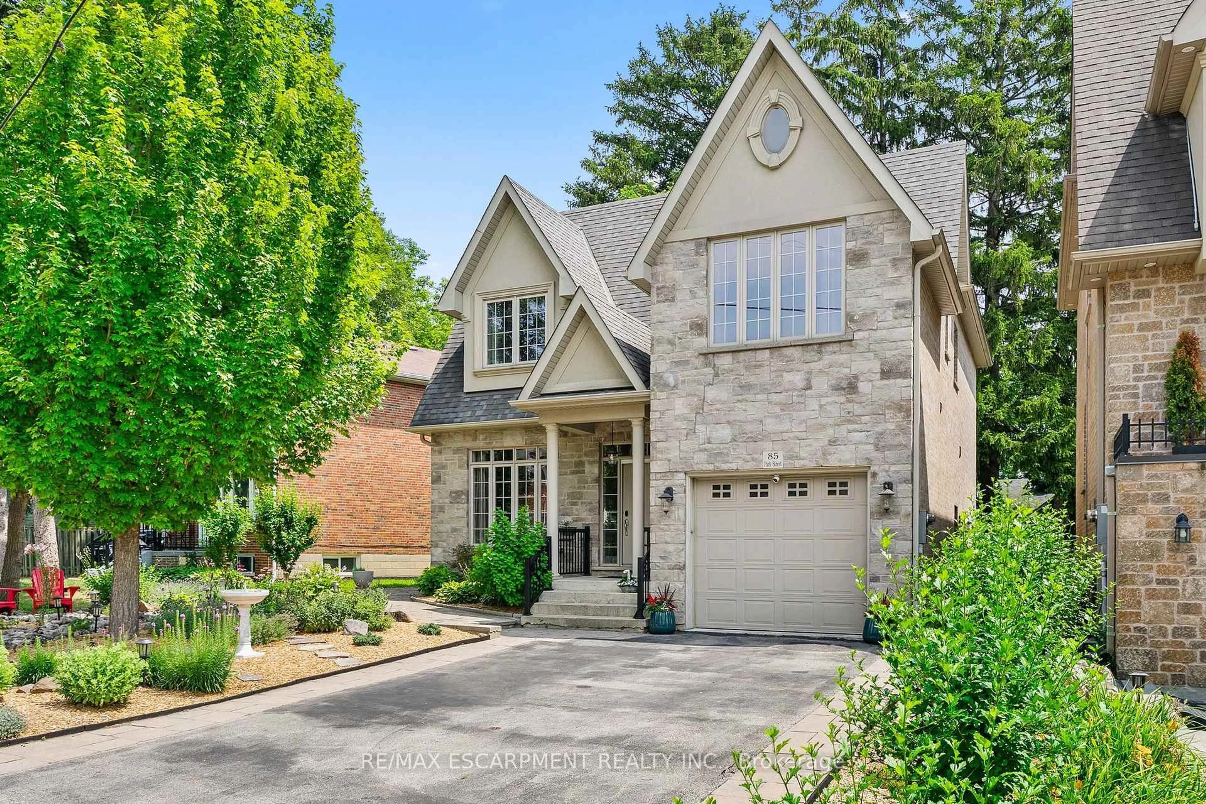 Home with brick exterior material, street for 85 PARK St, Mississauga Ontario L5H 1L2