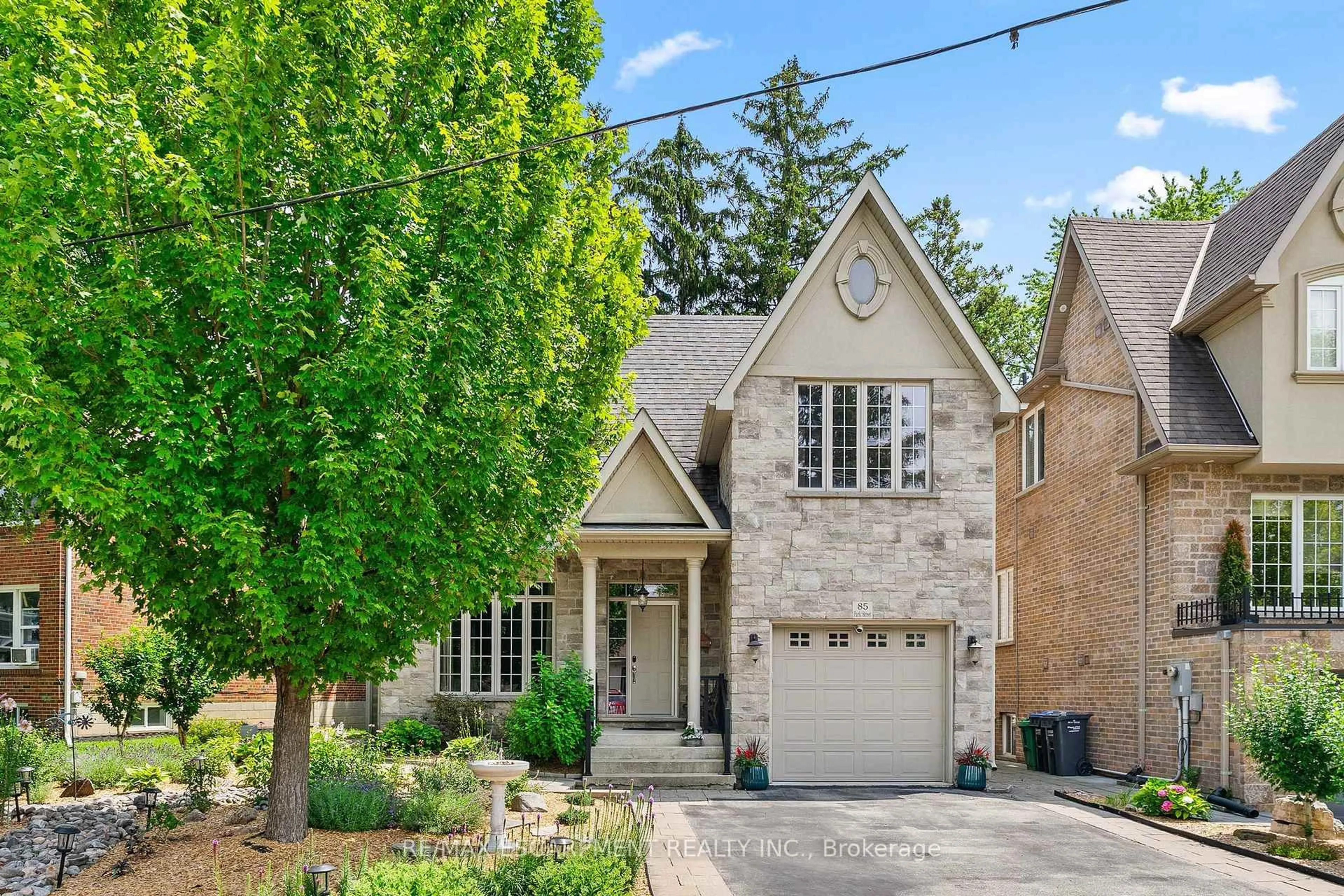 Home with brick exterior material, street for 85 PARK St, Mississauga Ontario L5H 1L2