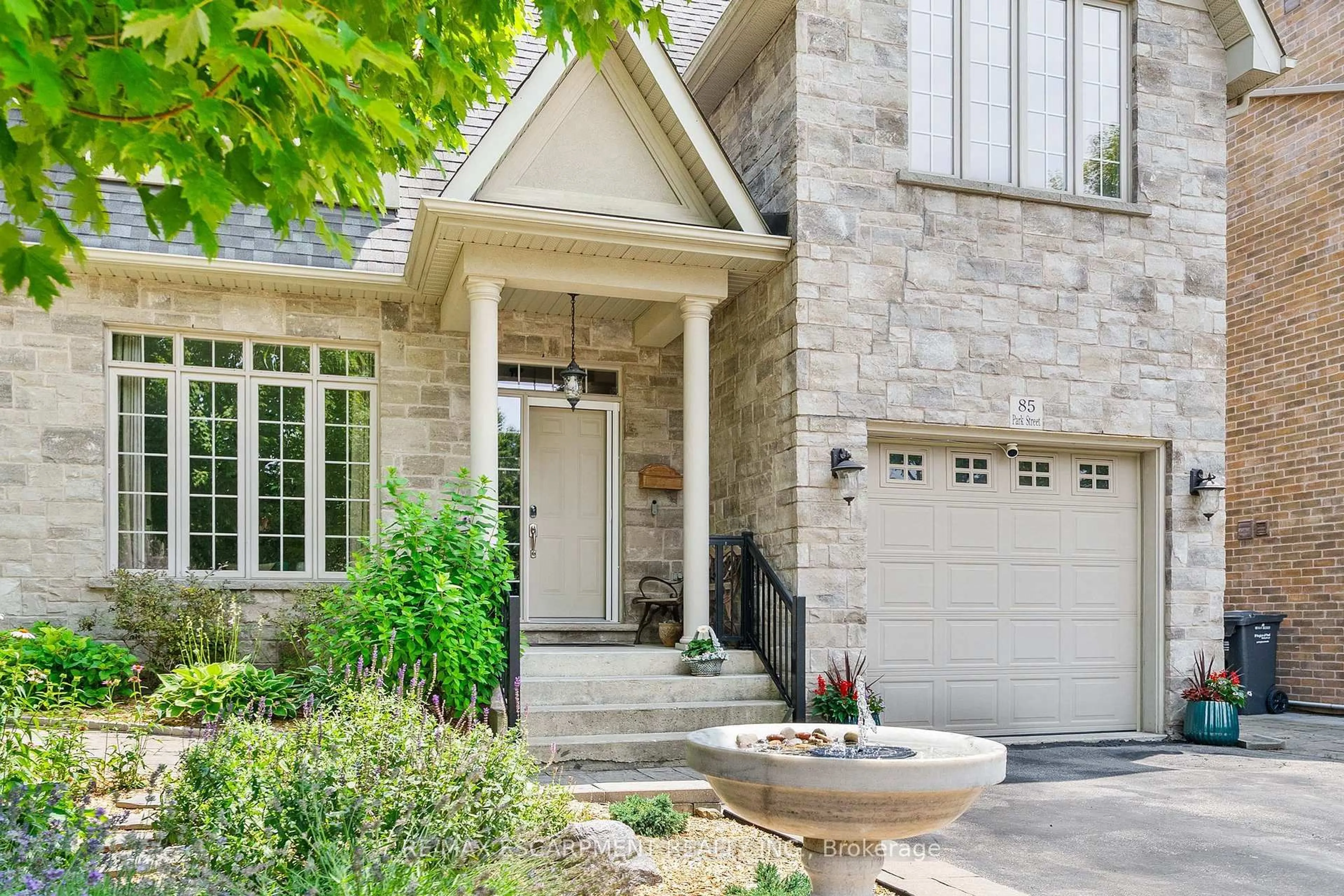 Home with brick exterior material, street for 85 PARK St, Mississauga Ontario L5H 1L2