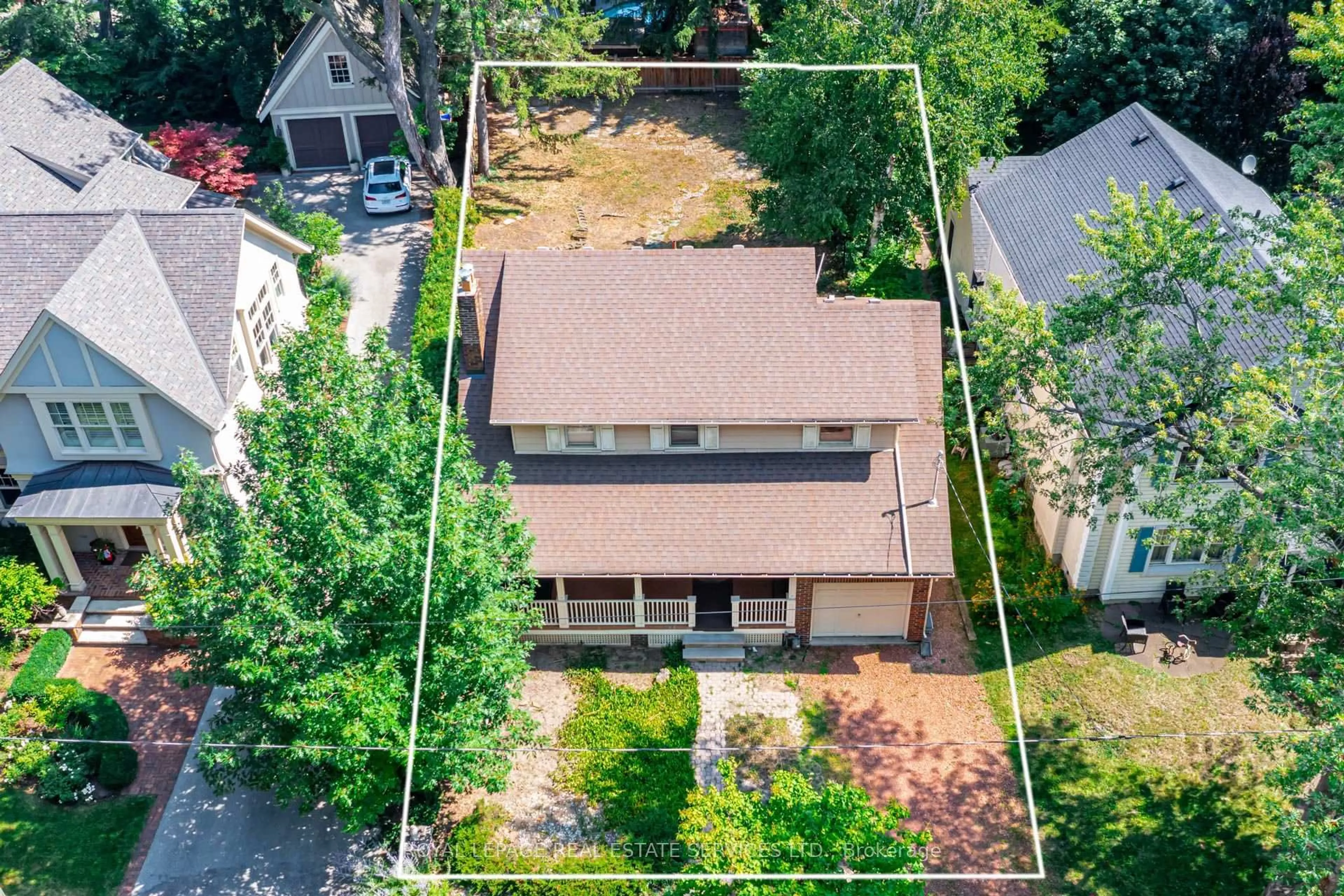 A pic from outside/outdoor area/front of a property/back of a property/a pic from drone, street for 235 Douglas Ave, Oakville Ontario L6J 3S2