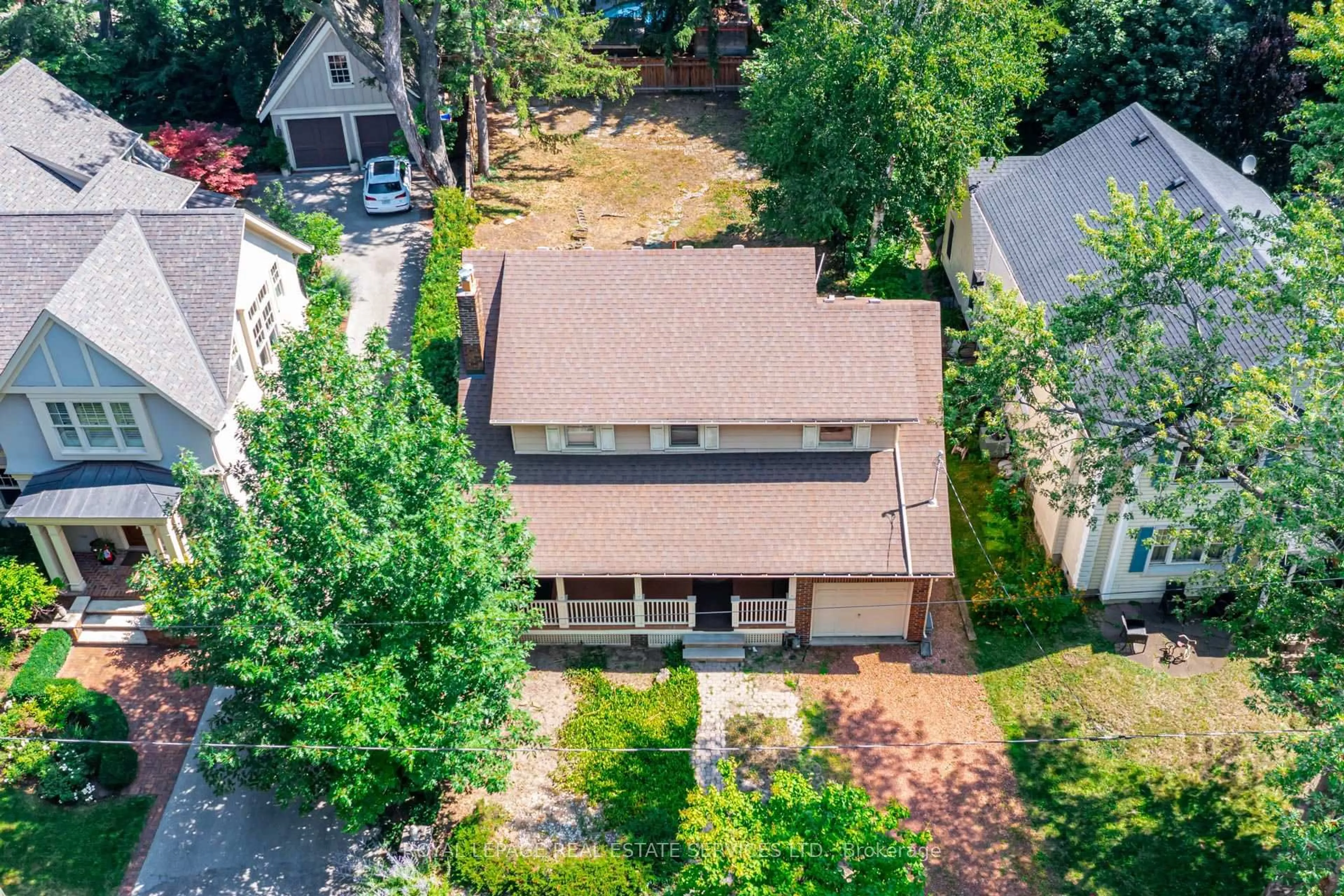A pic from outside/outdoor area/front of a property/back of a property/a pic from drone, street for 235 Douglas Ave, Oakville Ontario L6J 3S2