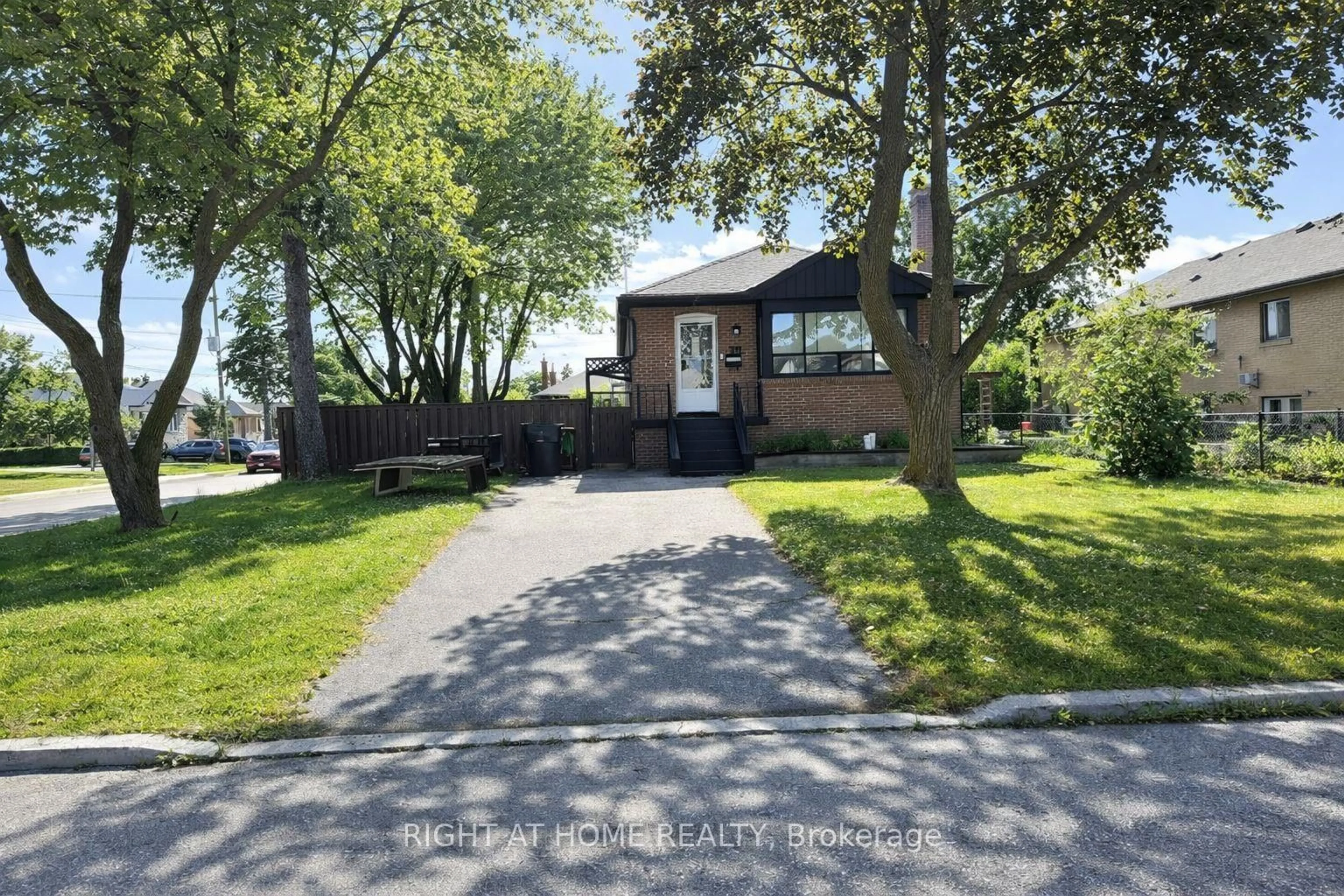 Unknown for 70 Bunnell Cres, Toronto Ontario M3M 2C1