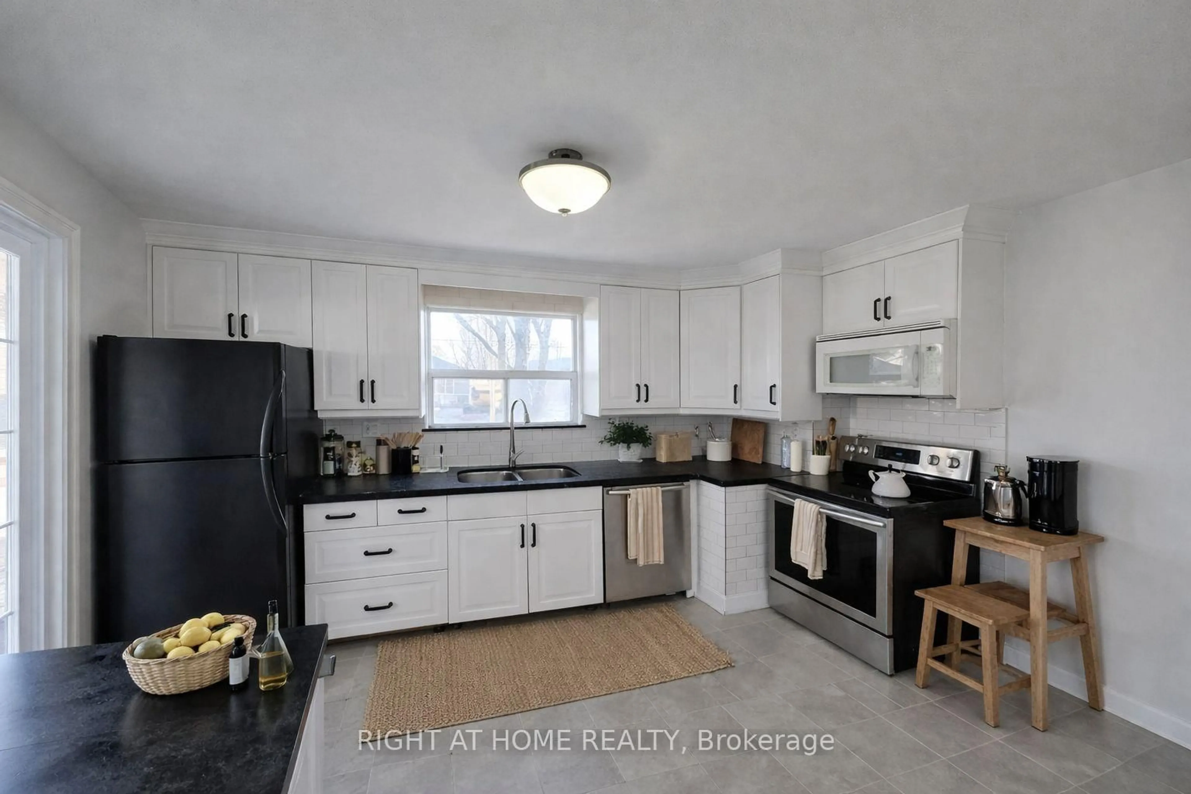 Open concept kitchen, ceramic/tile floor for 70 Bunnell Cres, Toronto Ontario M3M 2C1