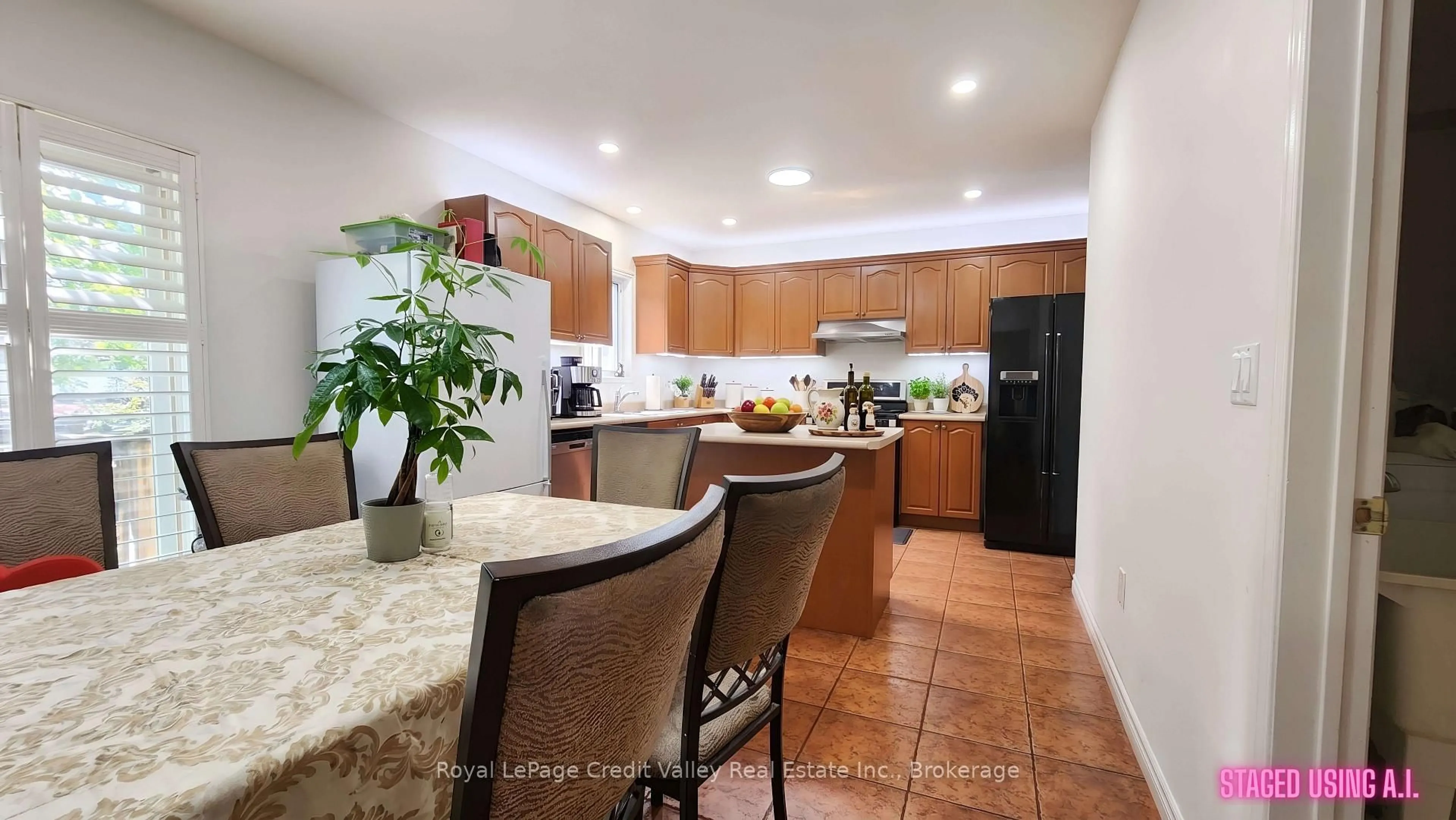 Open concept kitchen, ceramic/tile floor for 15 Courtsfield Cres, Brampton Ontario L7A 2E3