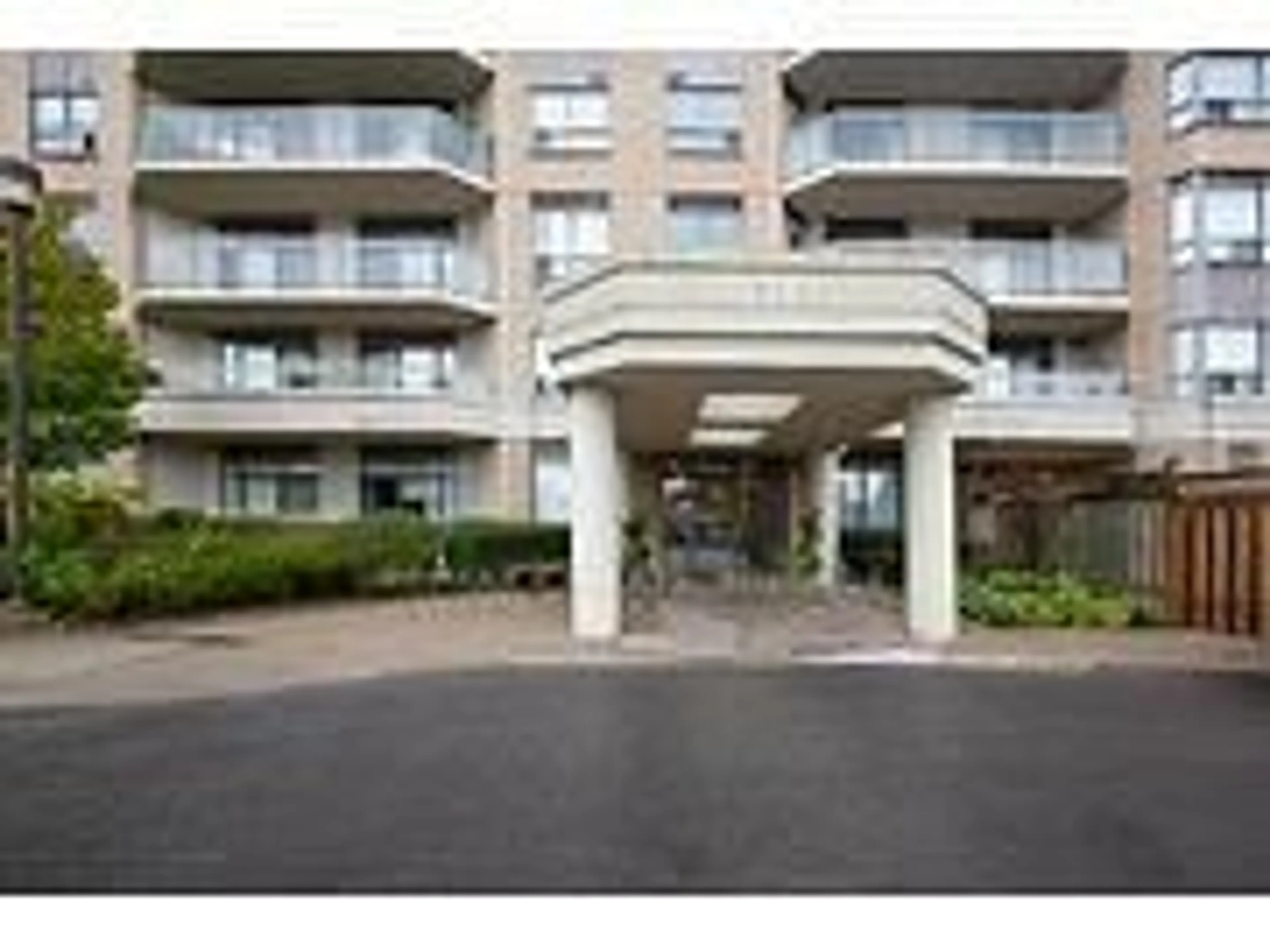 Indoor foyer for 300 Ray Lawson Blvd #605, Brampton Ontario L6Y 5H5