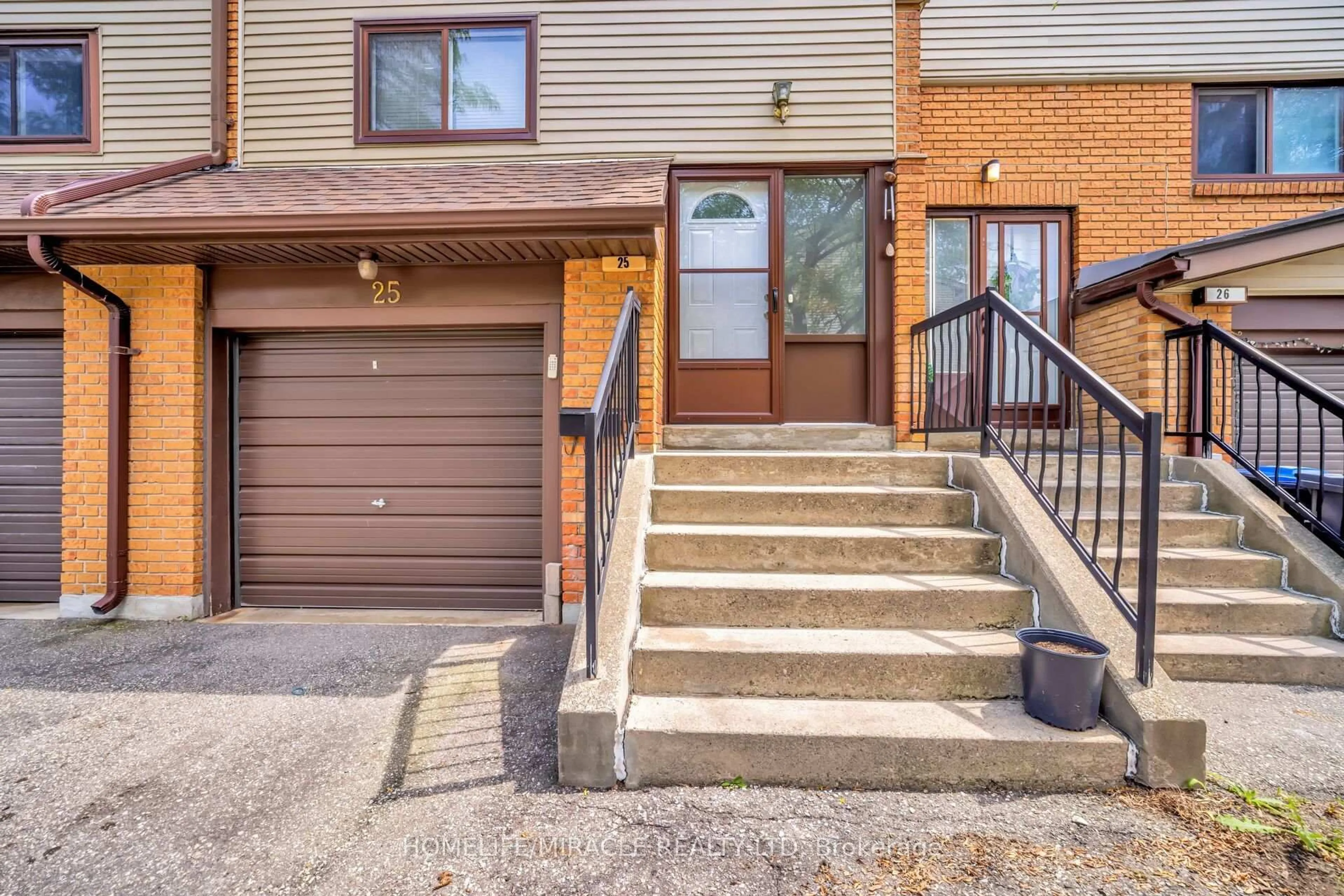 Unknown for 25 Carleton Pl, Brampton Ontario L6T 3Z4
