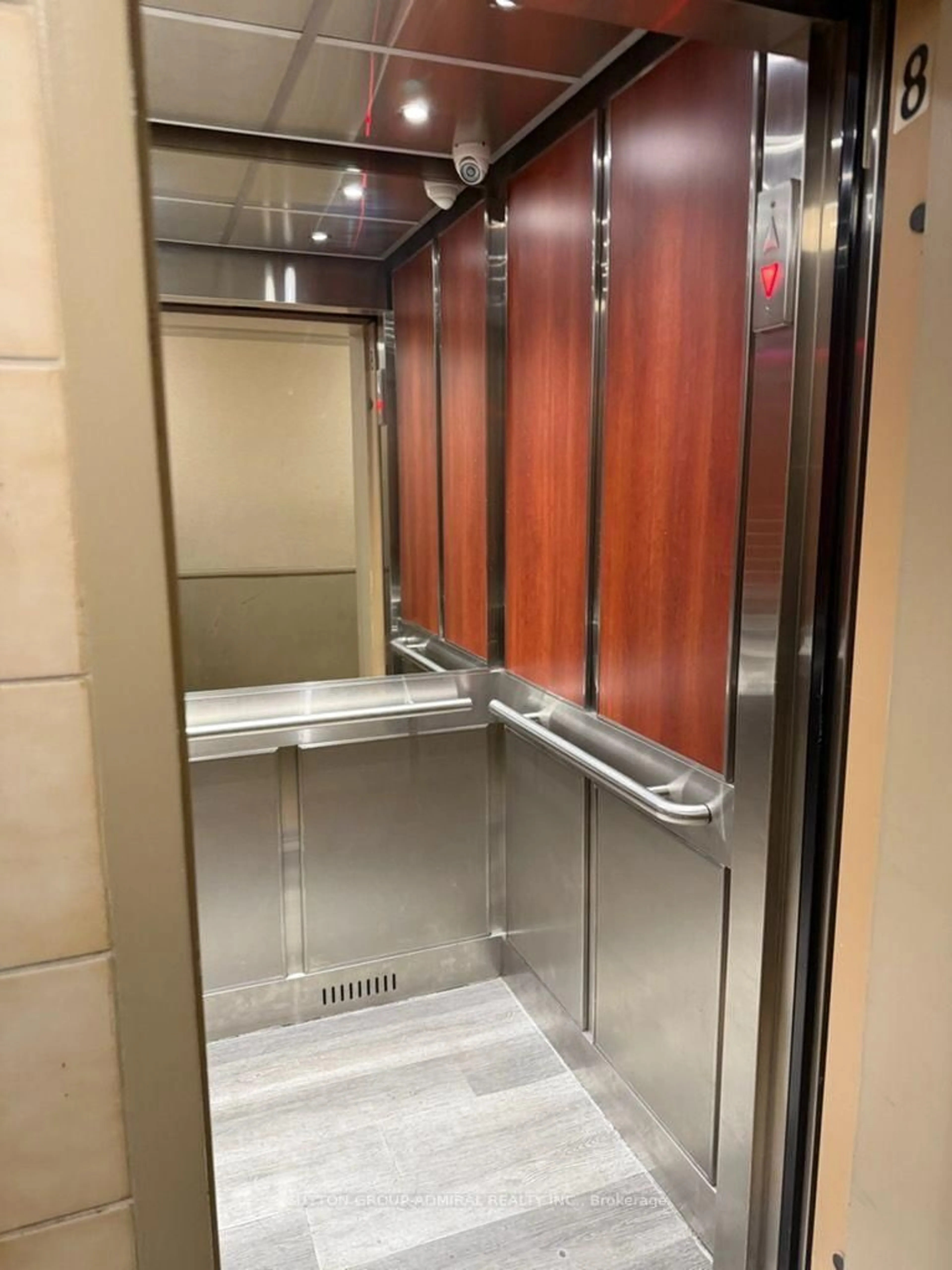 Indoor foyer for 10 Tobermory Dr #802, Toronto Ontario M3N 2Y5