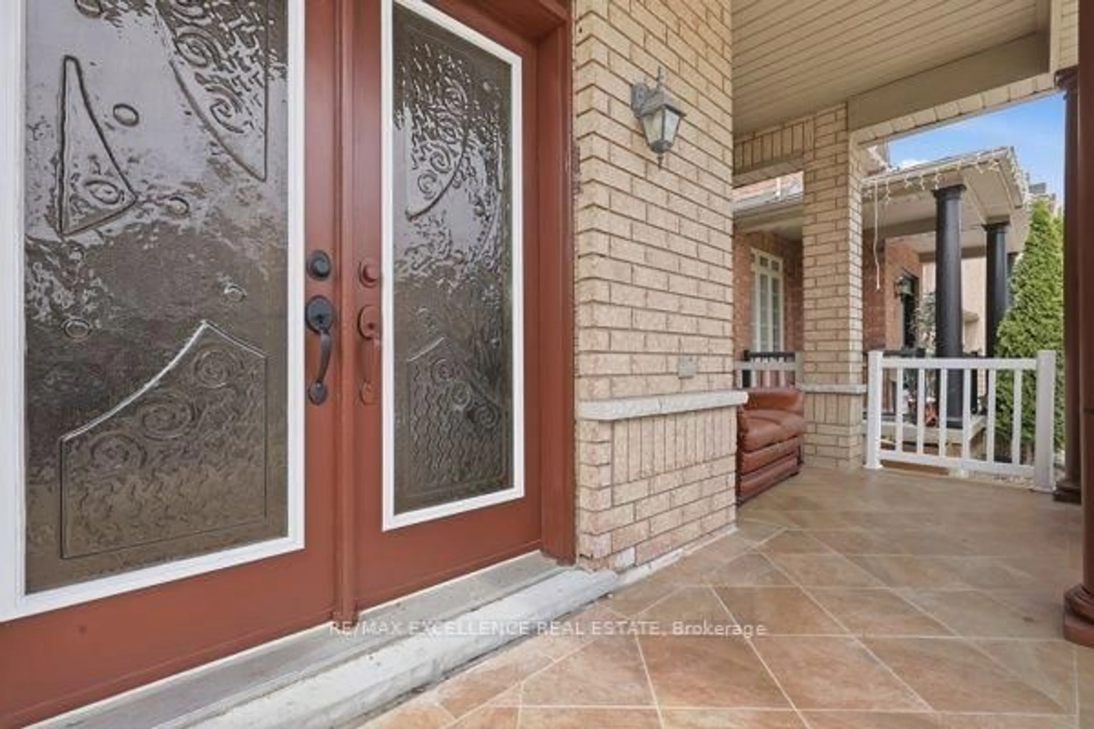 Indoor entryway for 21 Castle Mountain Dr, Brampton Ontario L6R 2W9
