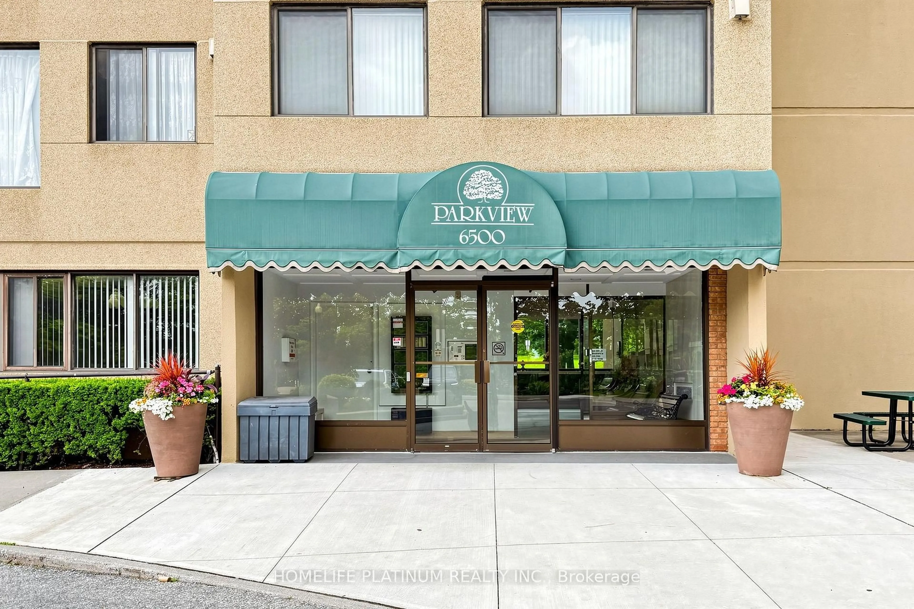 Indoor foyer for 6500 Montevideo Rd #605, Mississauga Ontario L5N 3T6