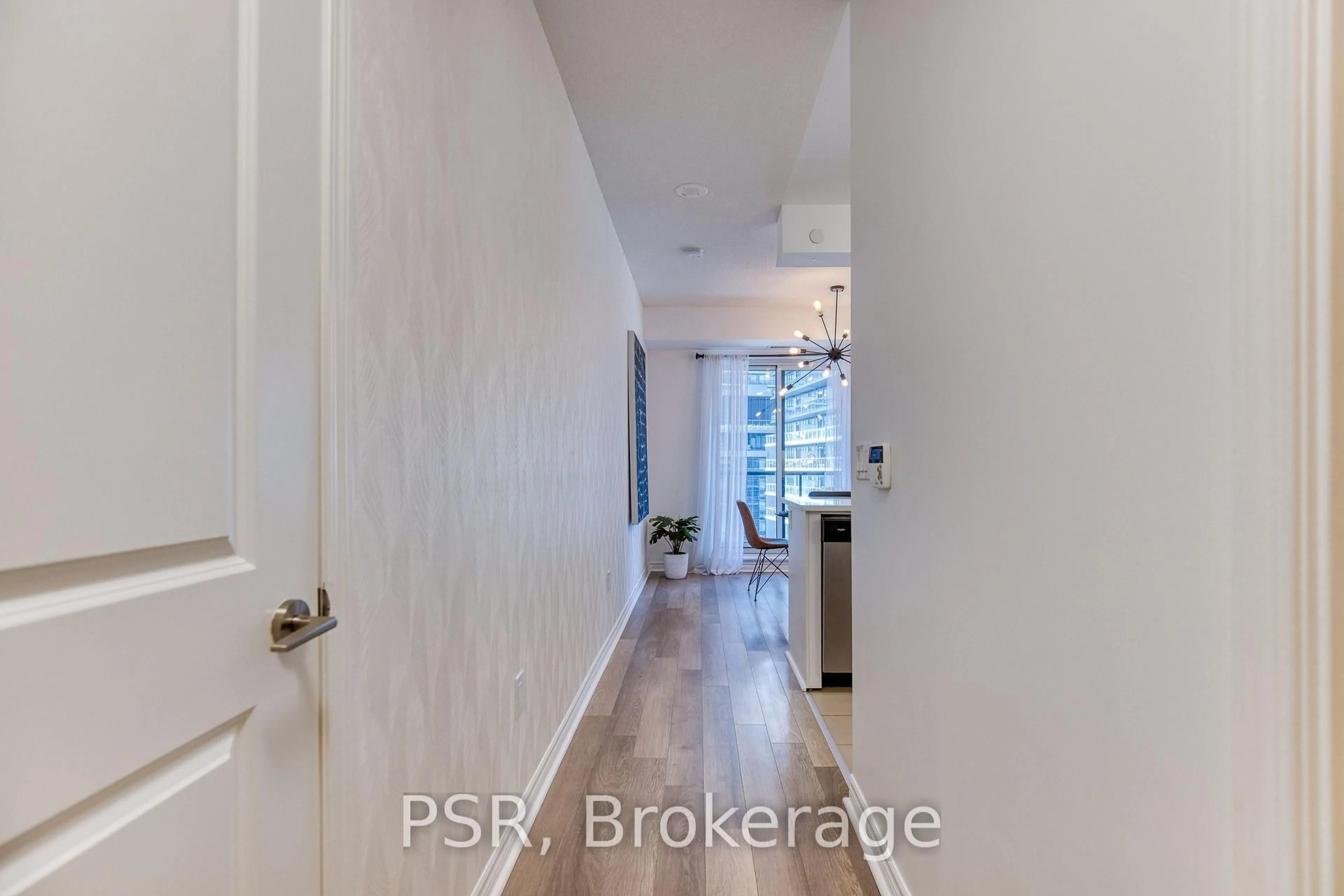 Indoor entryway for 39 Annie Craig Ave #905, Toronto Ontario M8V 0H1