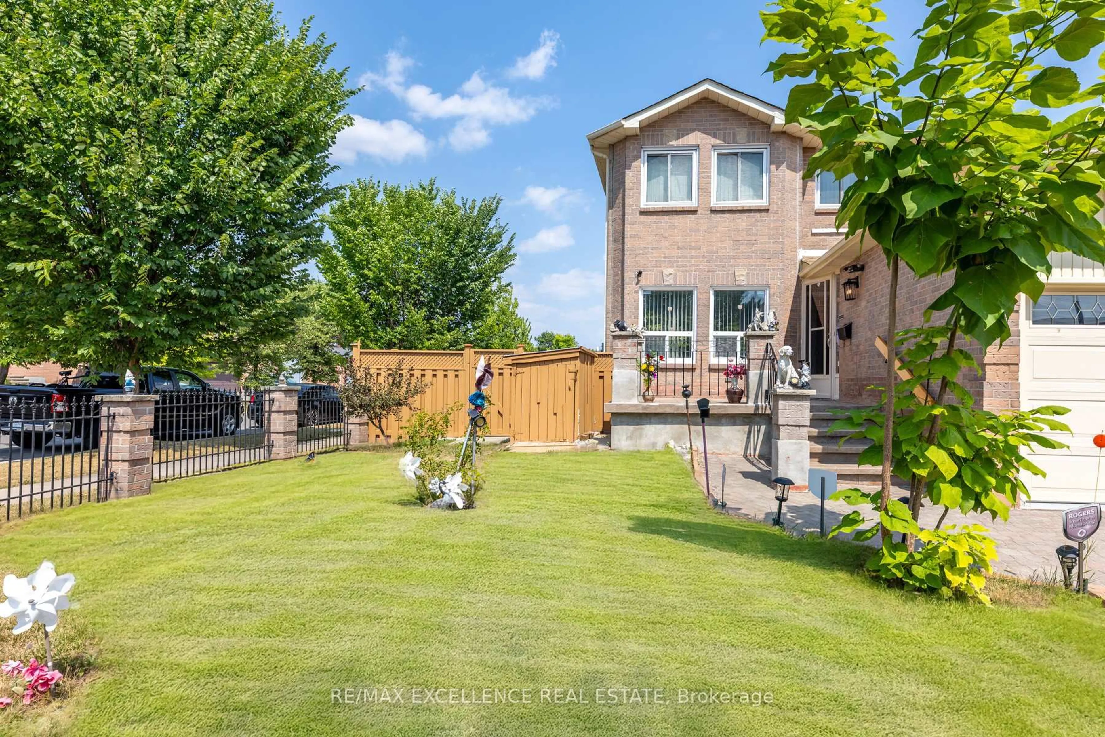 A pic from outside/outdoor area/front of a property/back of a property/a pic from drone, street for 55 Atkins Circ, Brampton Ontario L6X 4B9
