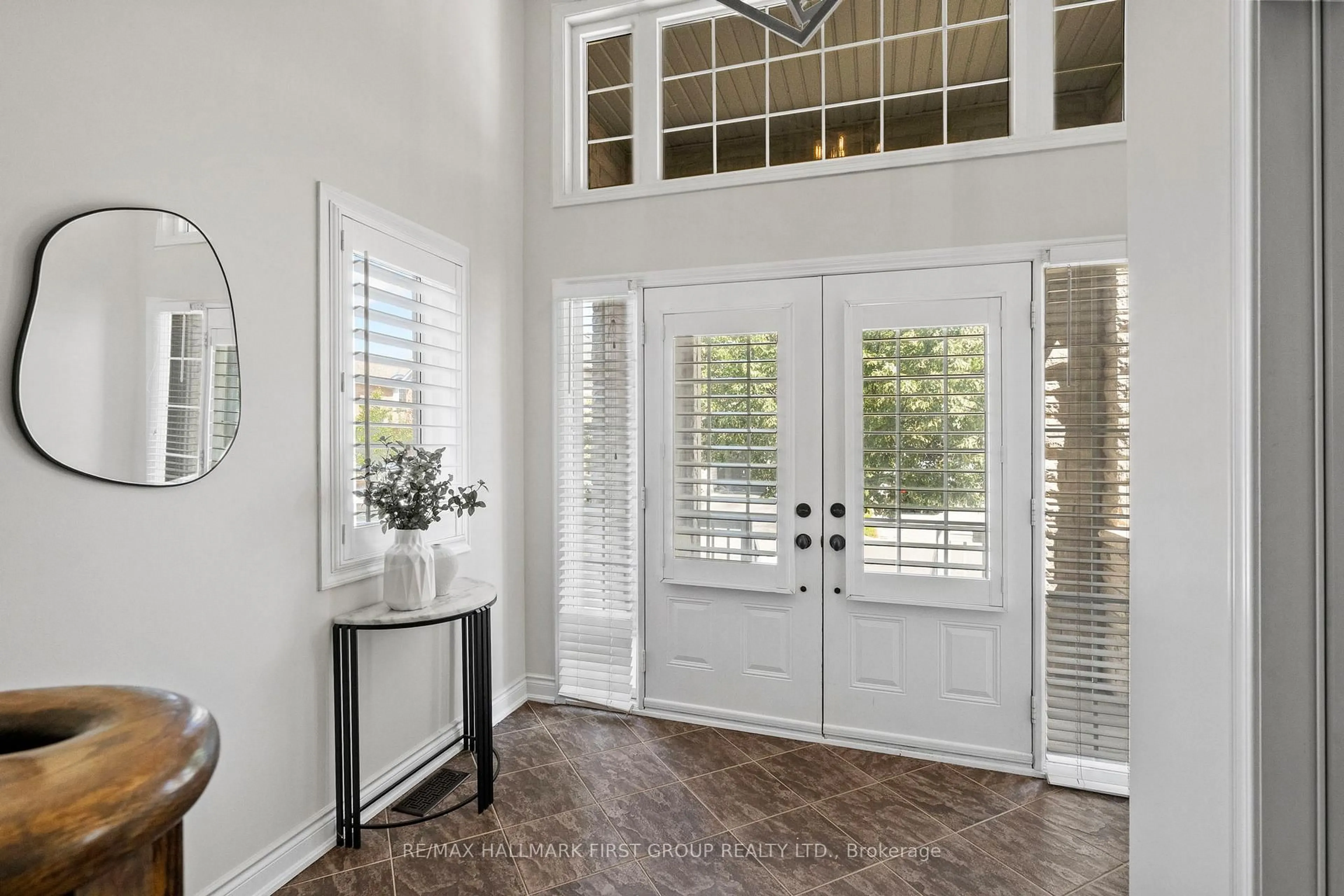 Indoor entryway for 3040 Ferguson Dr, Burlington Ontario L7M 0G5