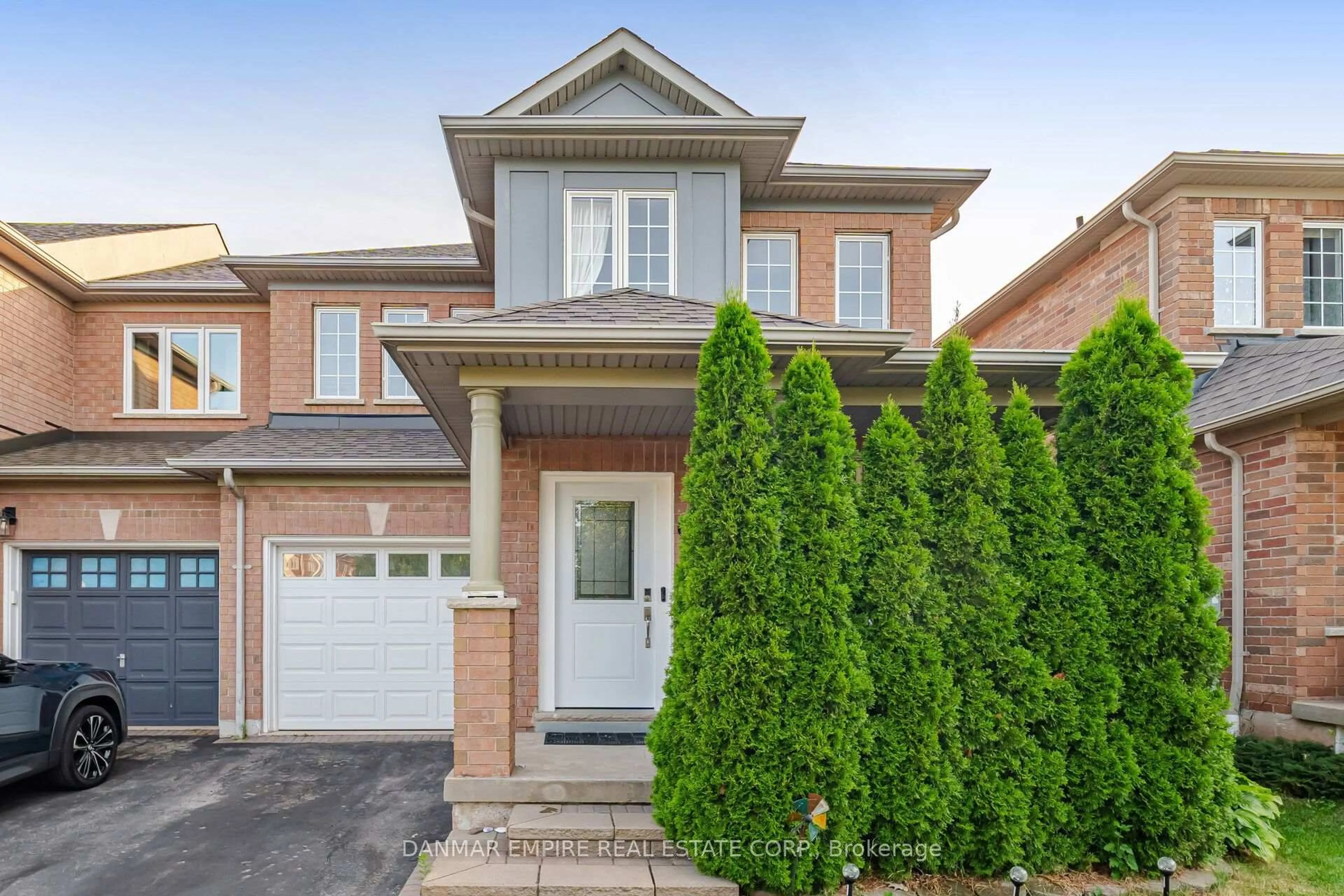 Home with brick exterior material, street for 658 Julia Ave, Burlington Ontario L7Z 6X3