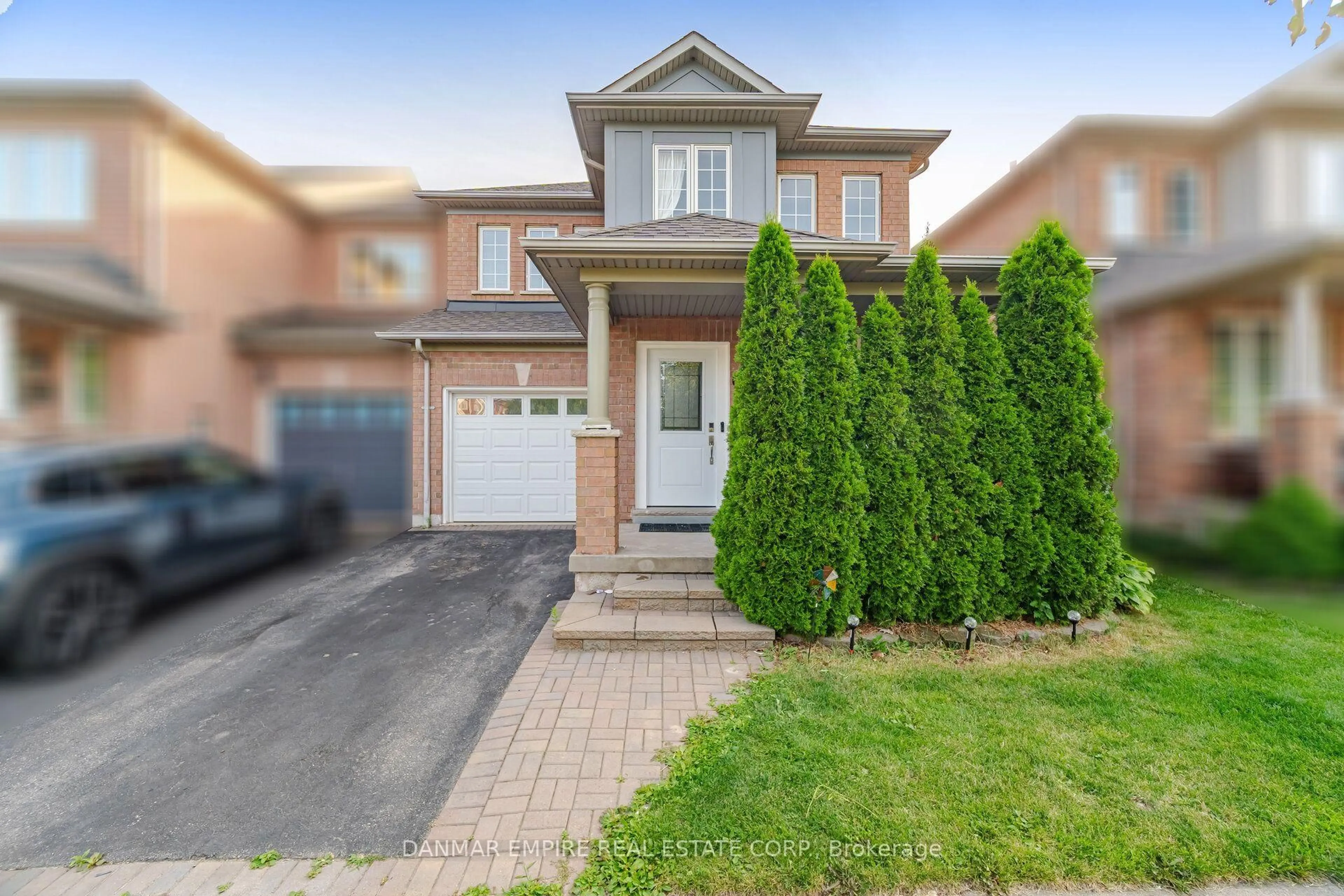 Home with brick exterior material, street for 658 Julia Ave, Burlington Ontario L7Z 6X3