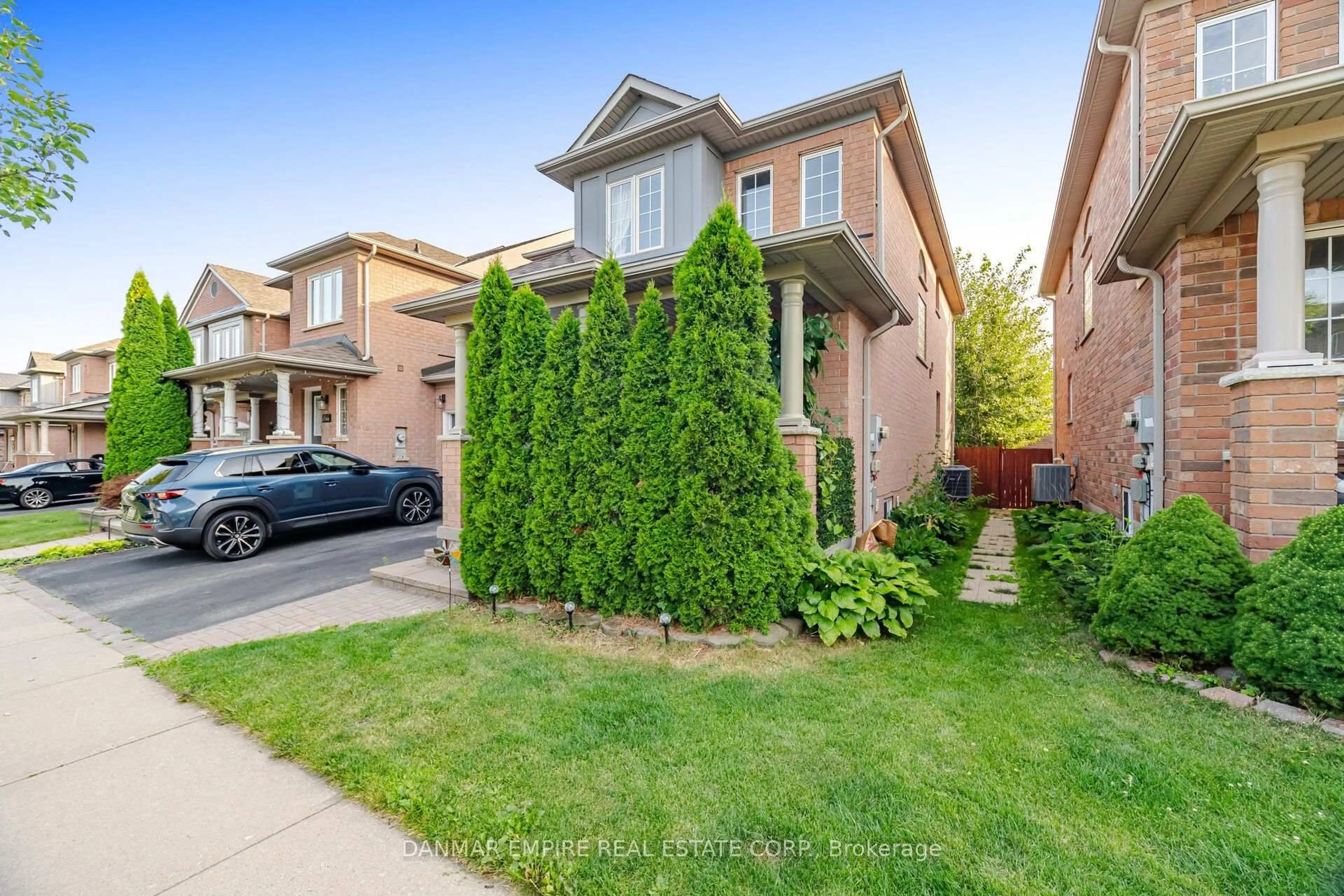 Home with brick exterior material, street for 658 Julia Ave, Burlington Ontario L7Z 6X3