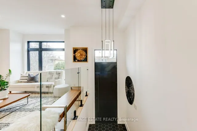 4 Lunness Rd, Toronto 2