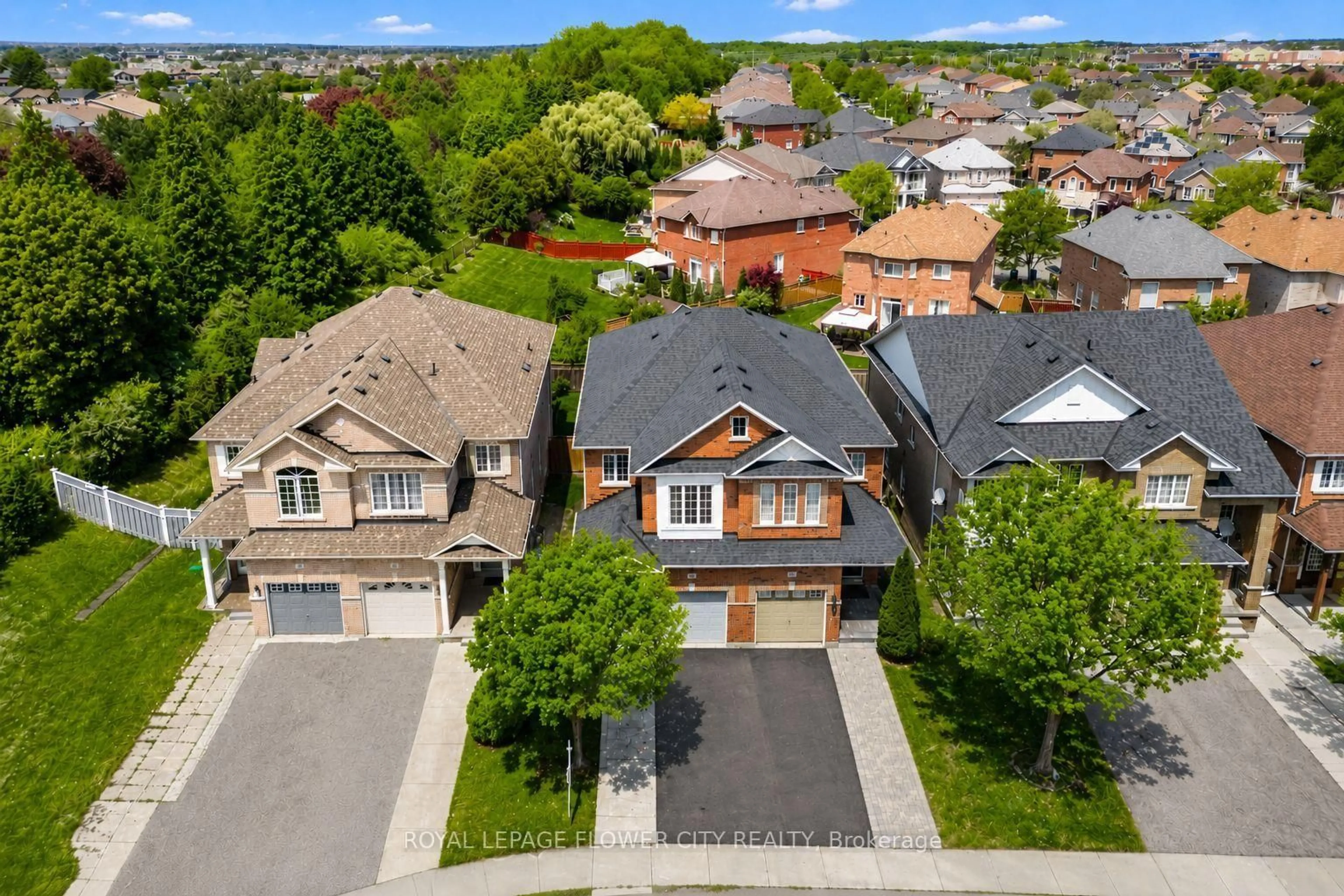 A pic from outside/outdoor area/front of a property/back of a property/a pic from drone, street for 24 Martree Cres, Brampton Ontario L6V 4R3