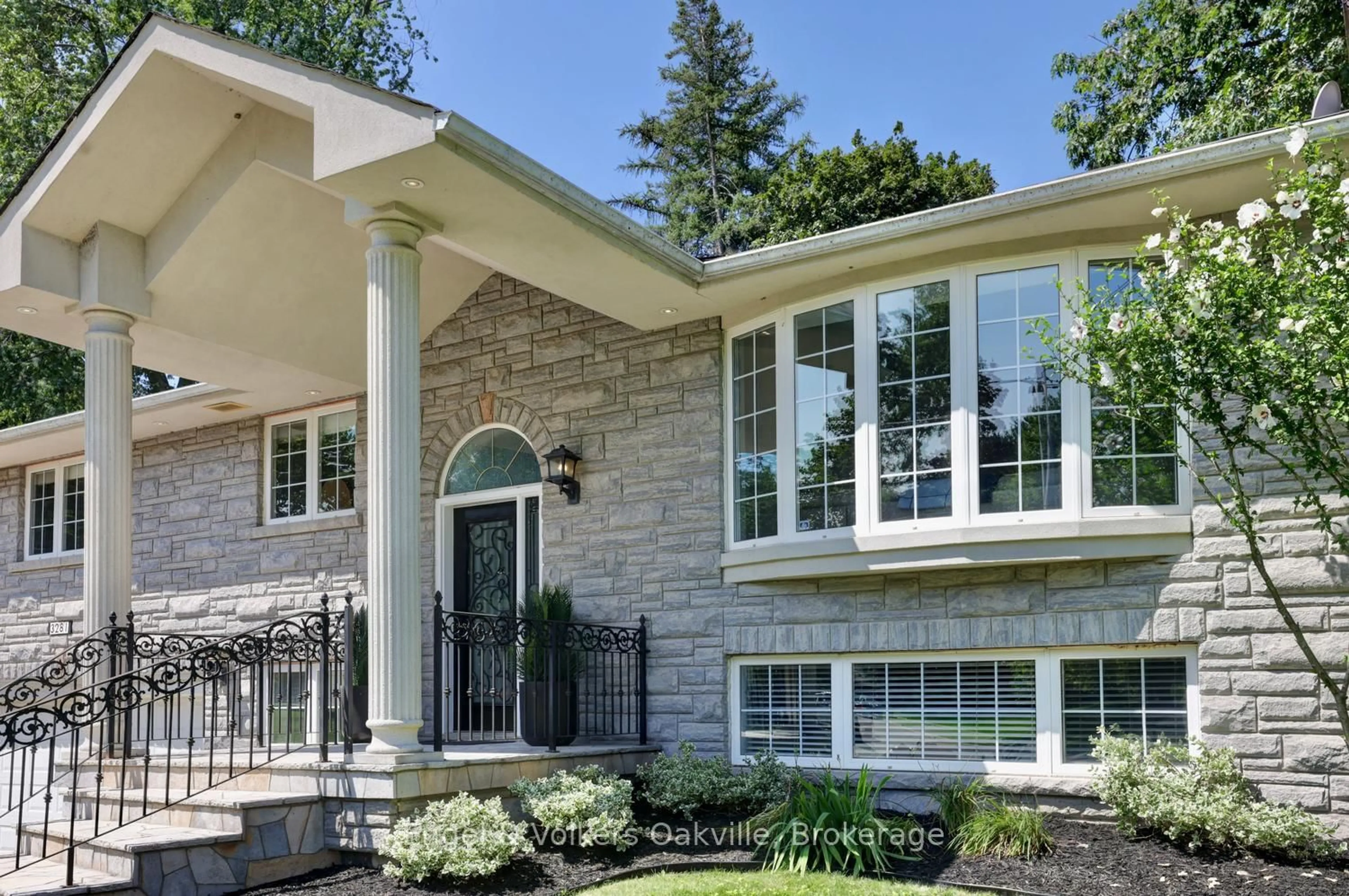 Home with brick exterior material, street for 3281 Flanagan Cres, Mississauga Ontario L5C 2M7