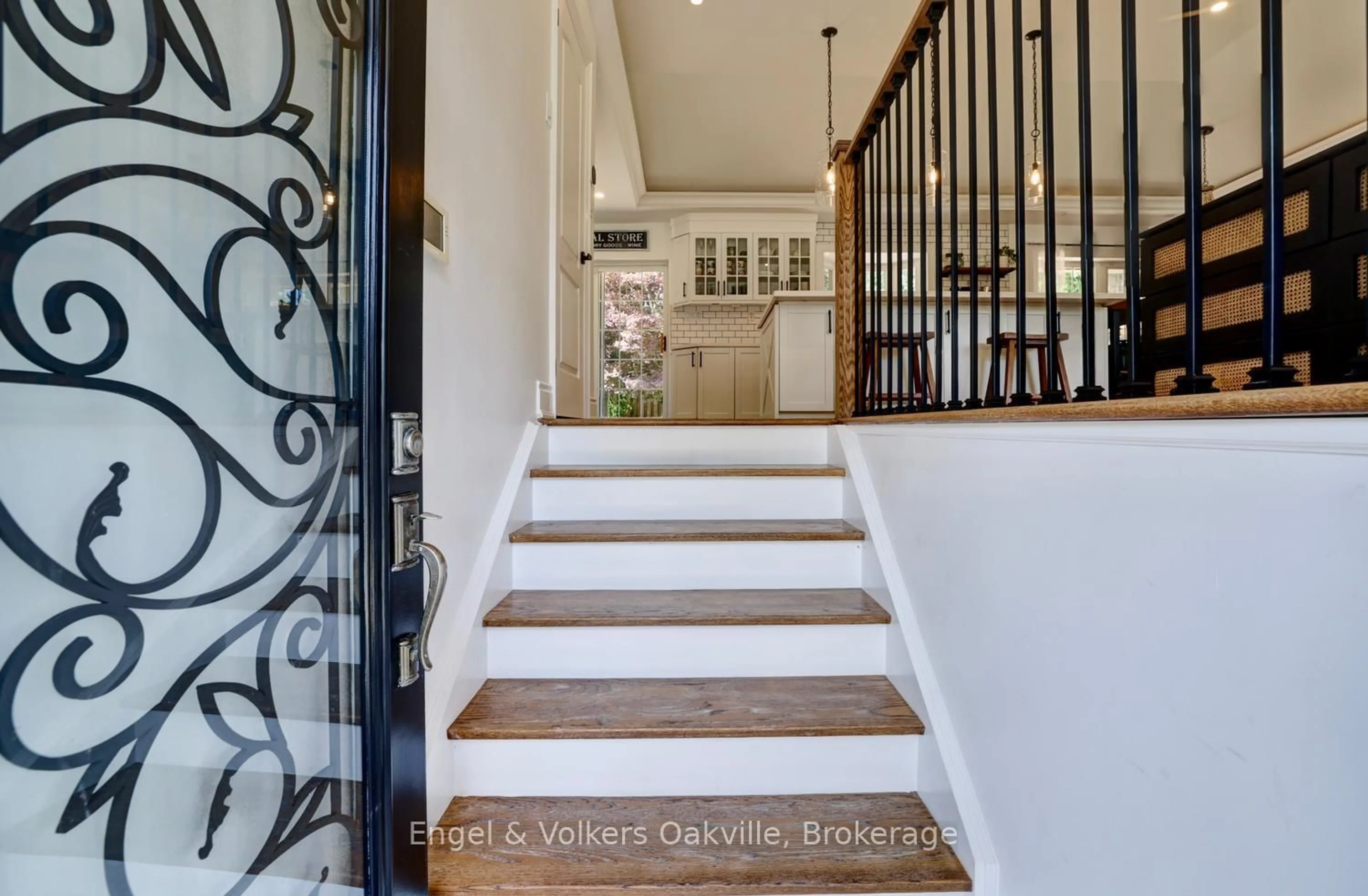 Indoor entryway for 3281 Flanagan Cres, Mississauga Ontario L5C 2M7