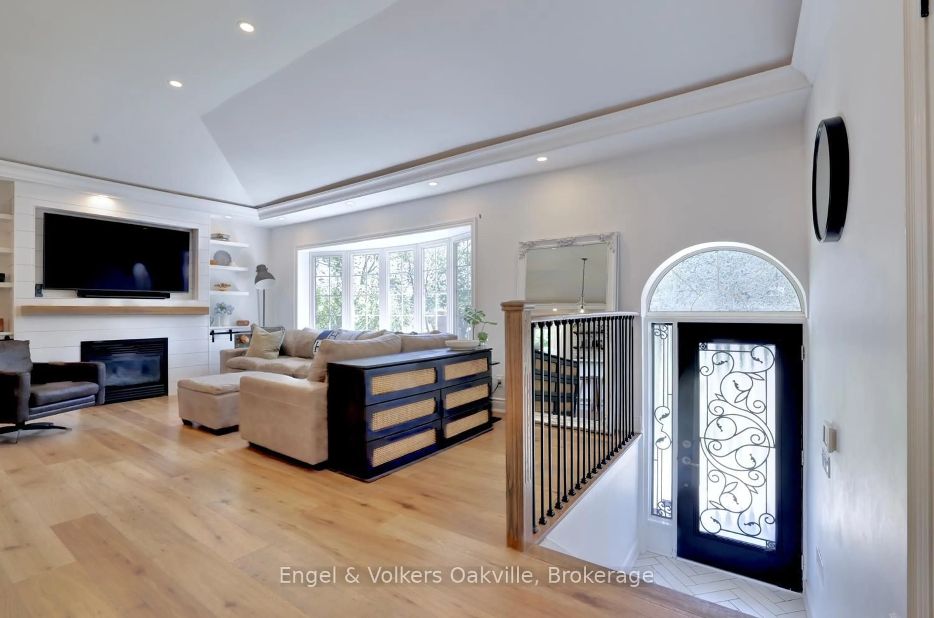 Indoor foyer for 3281 Flanagan Cres, Mississauga Ontario L5C 2M7