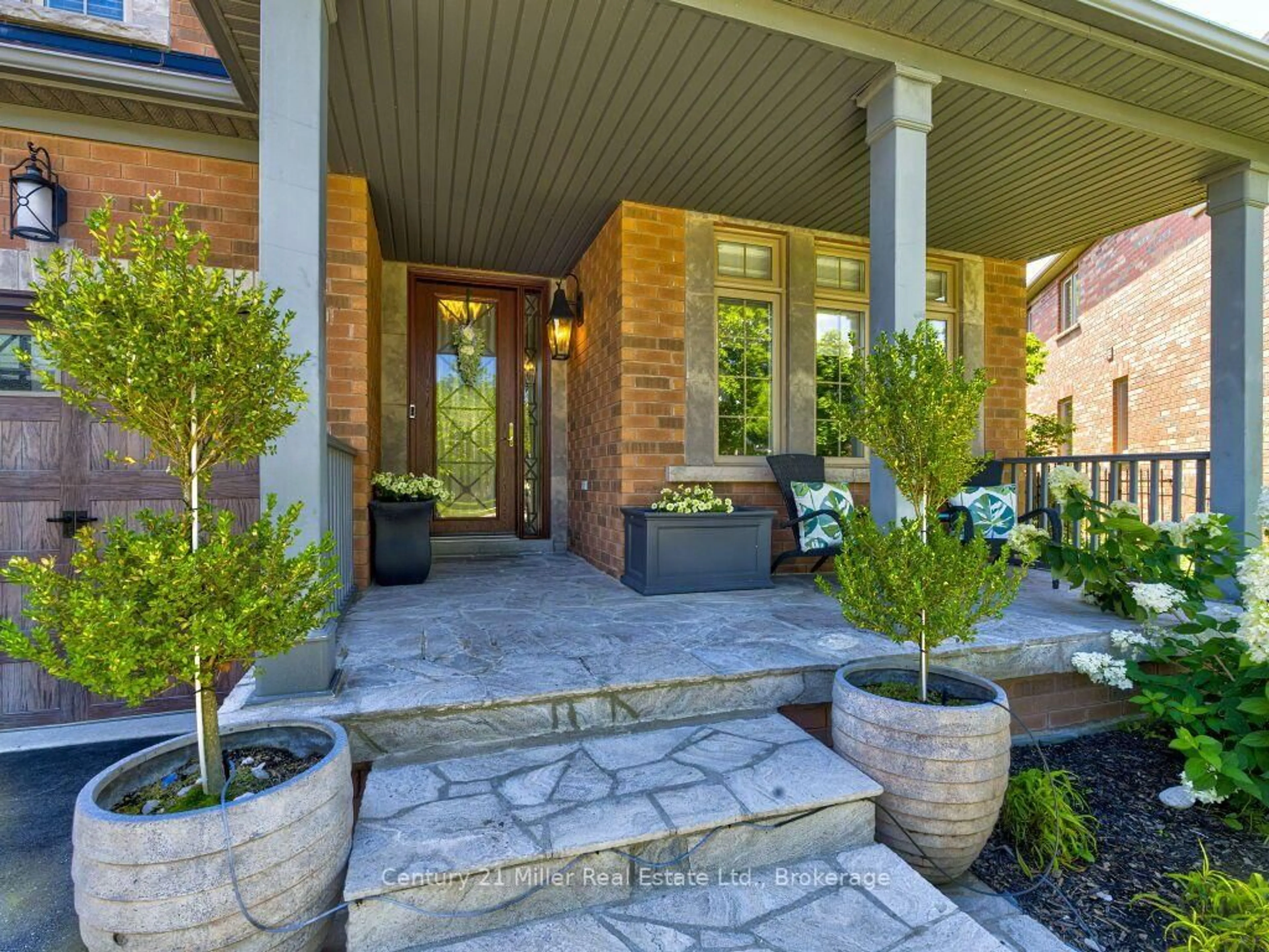 Indoor entryway for 2380 Gladacres Lane, Oakville Ontario L6M 0G4