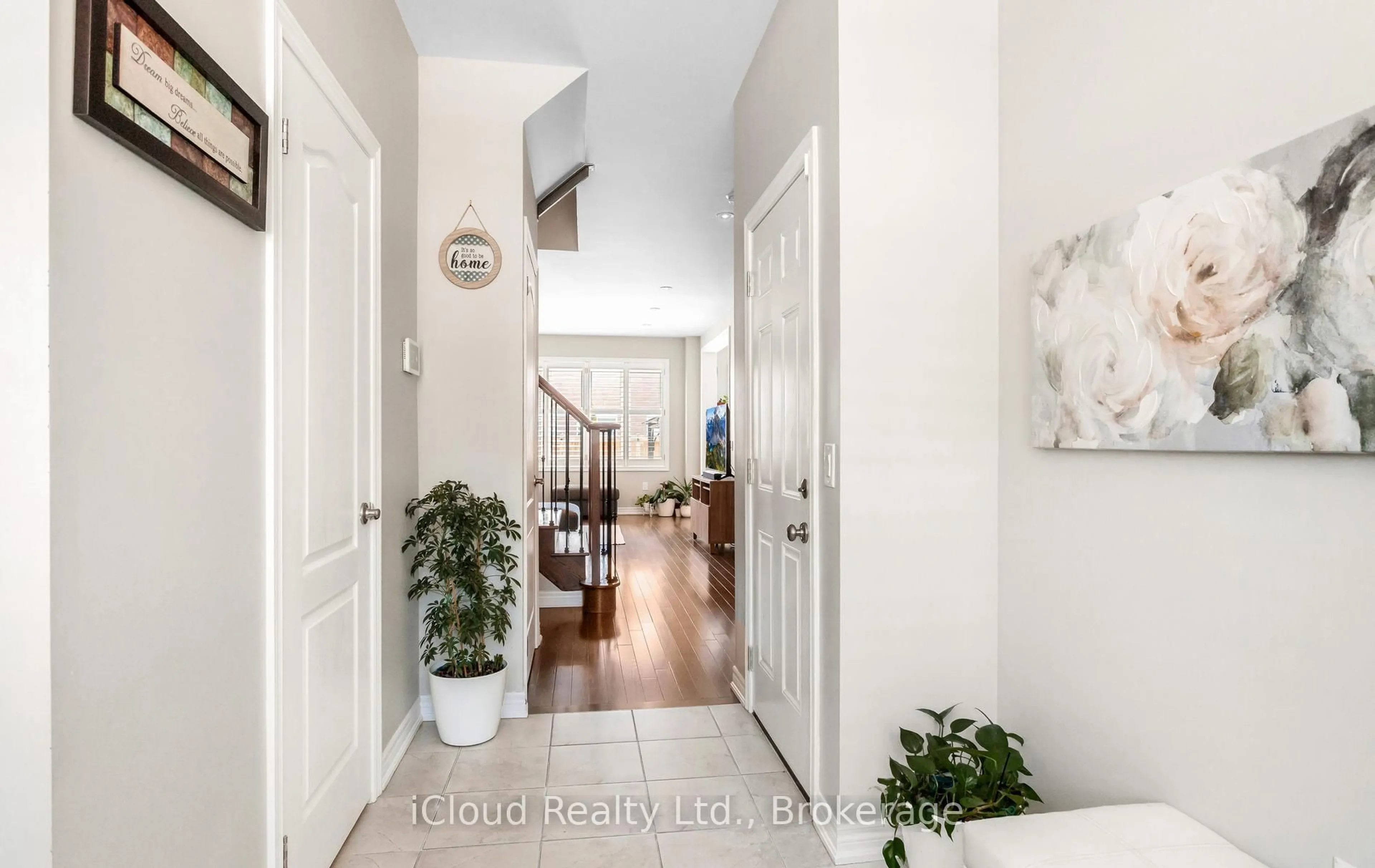 Indoor entryway for 65 Stowmarket St, Caledon Ontario L7C 4B1
