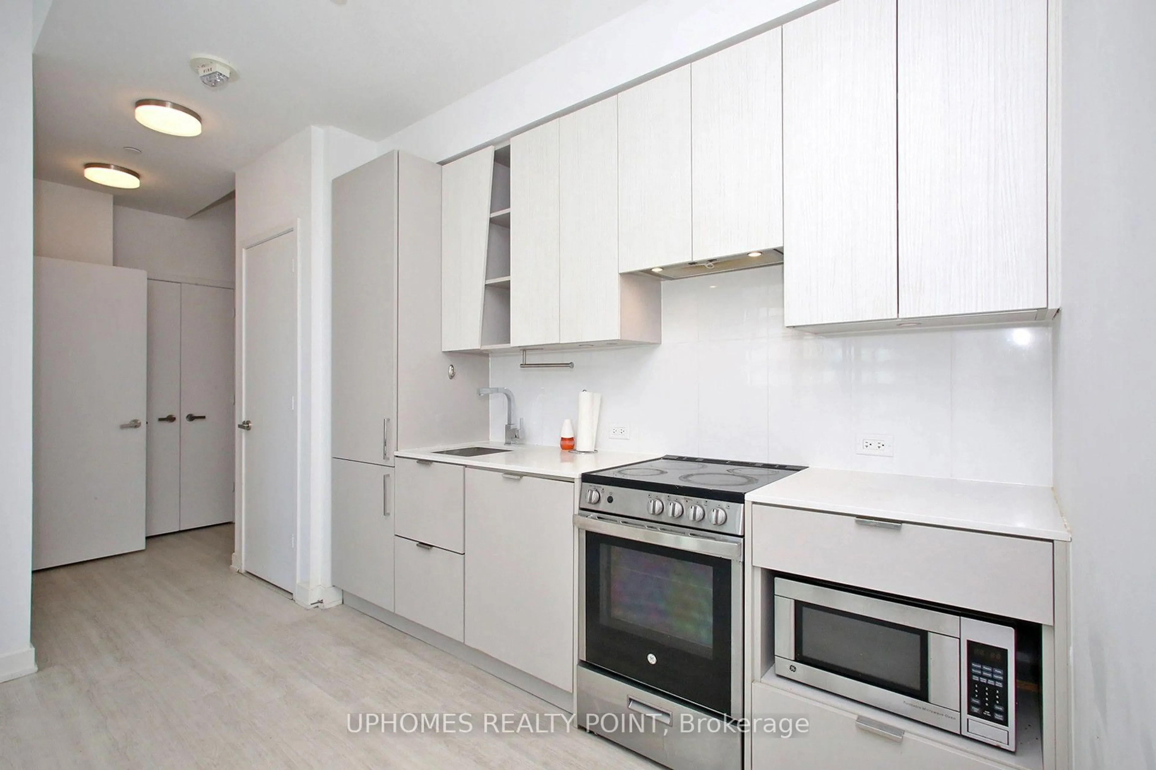 Standard kitchen, unknown for 3883 Quartz Rd Mississauga Rd #1901, Mississauga Ontario L5B 0M4