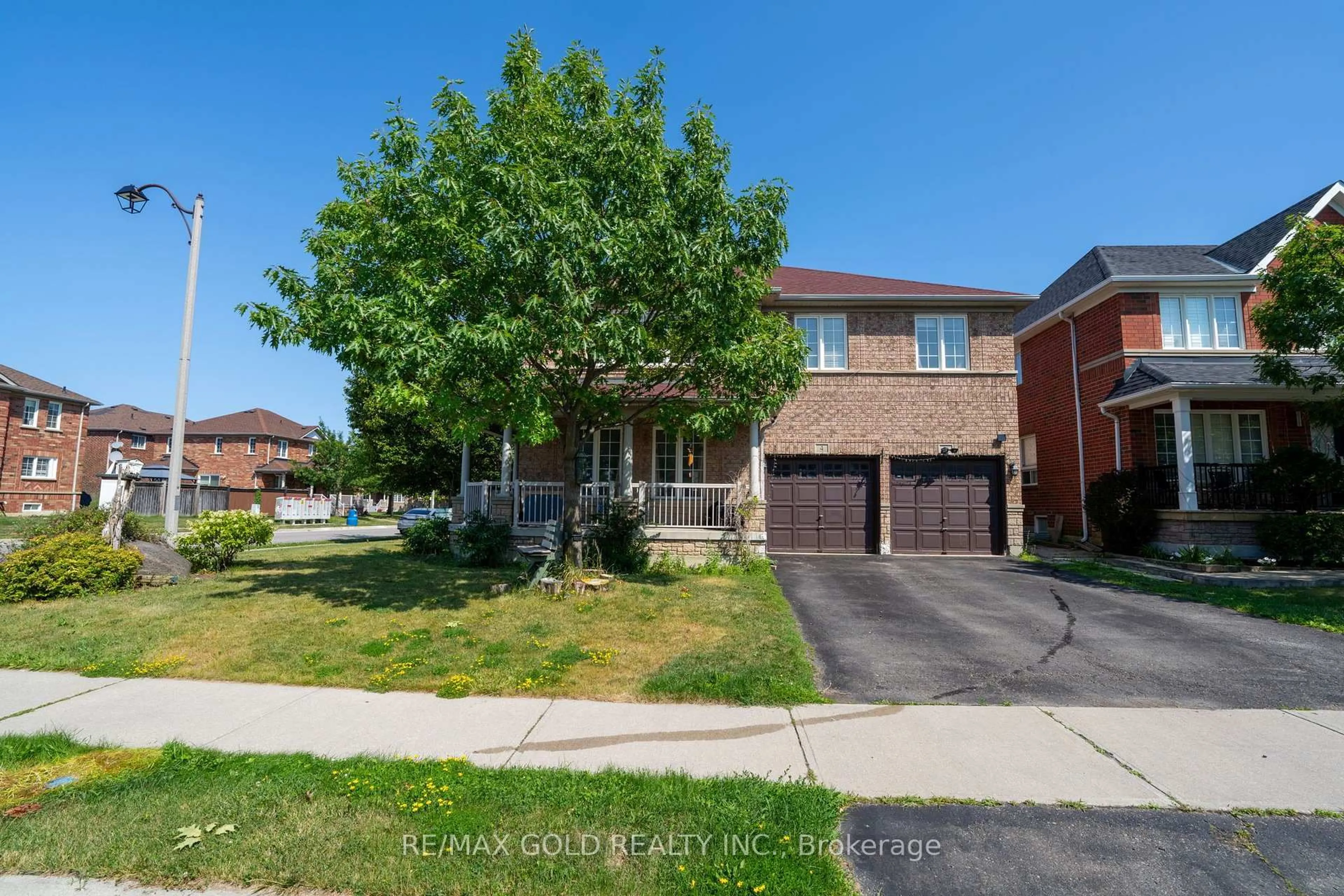 A pic from outside/outdoor area/front of a property/back of a property/a pic from drone, street for 4 SUNNYVIEW Rd, Brampton Ontario L7A 3E3