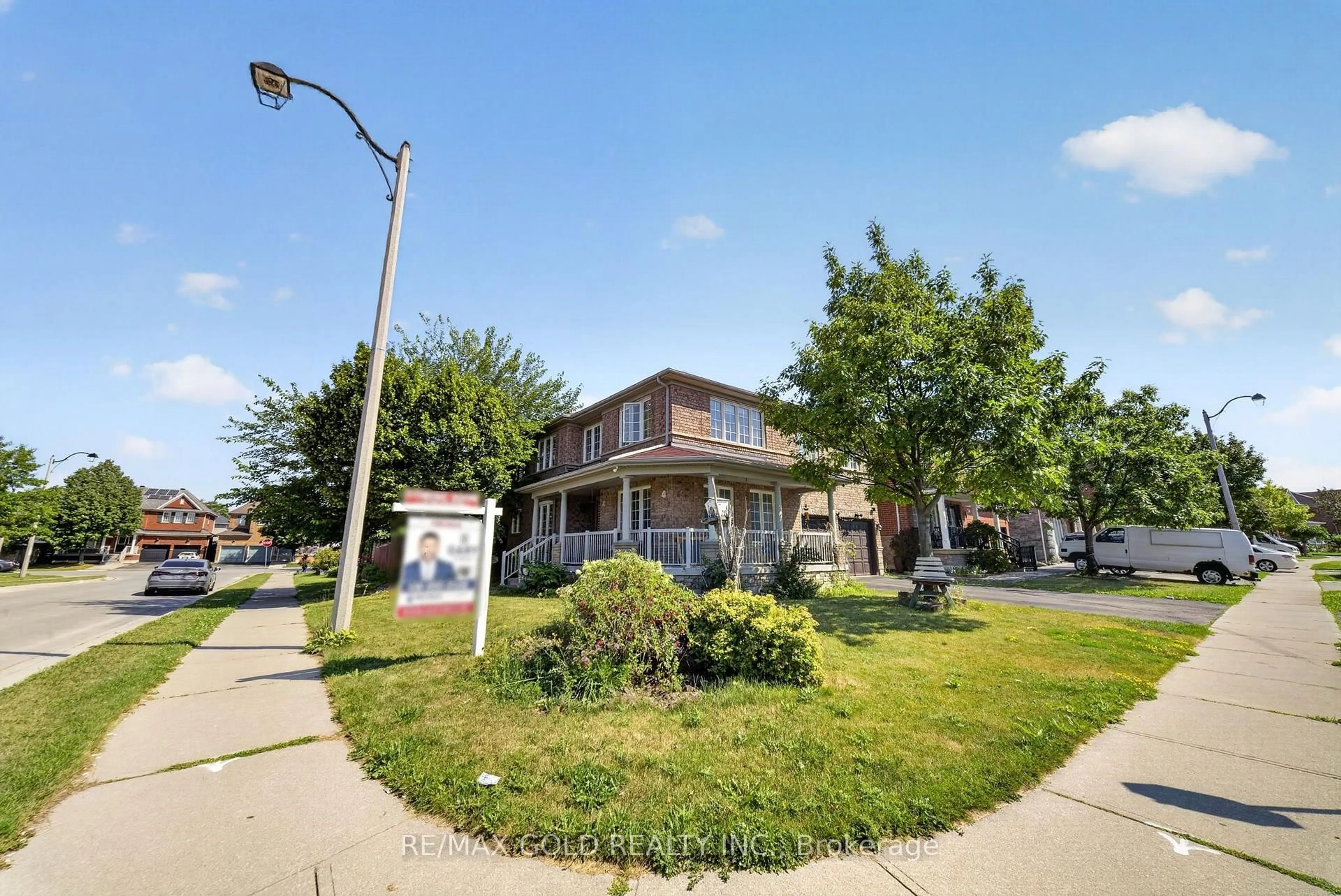 Patio, street for 4 SUNNYVIEW Rd, Brampton Ontario L7A 3E3