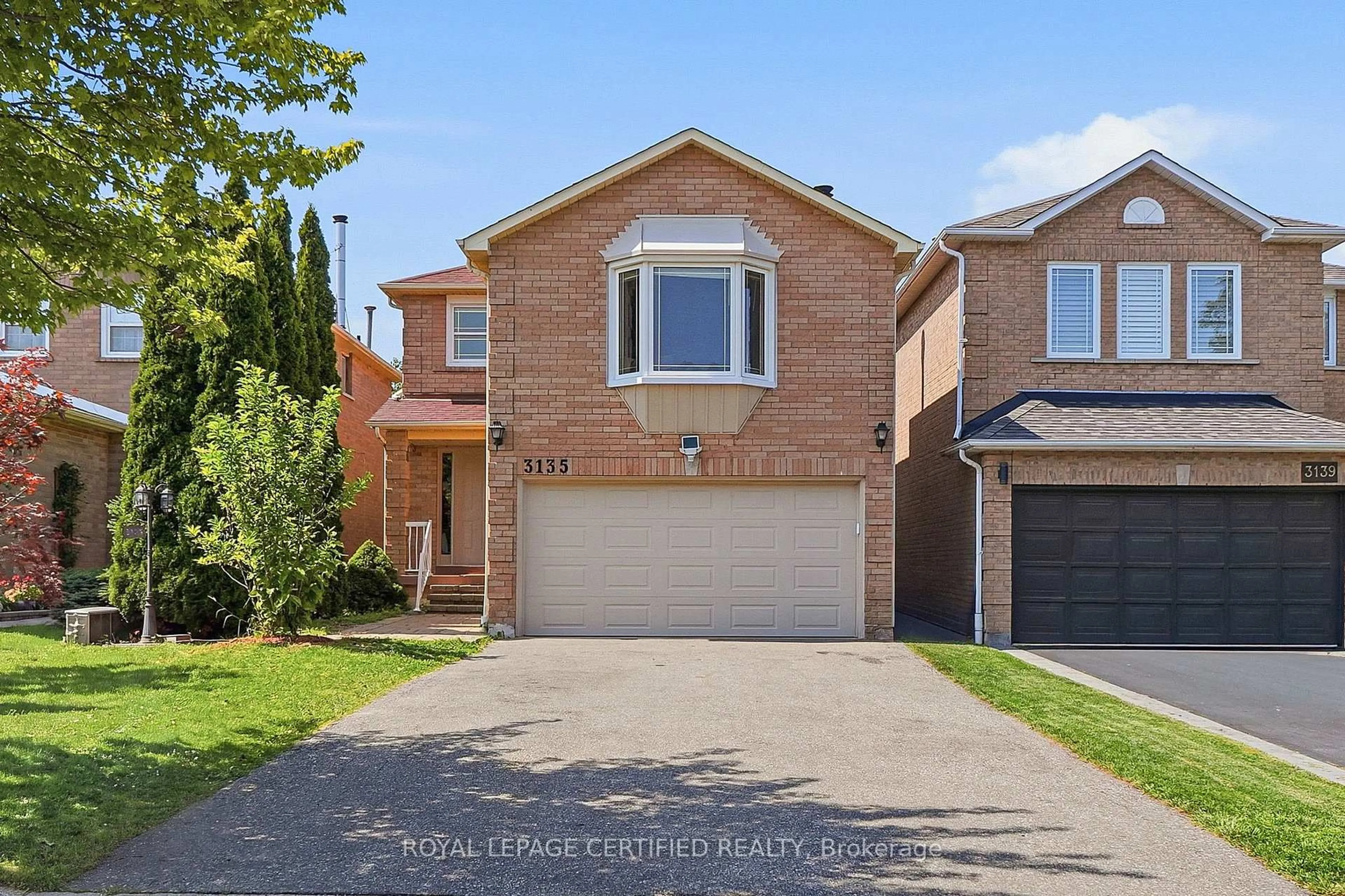 Home with brick exterior material, street for 3135 Shadetree Dr, Mississauga Ontario L5N 6P3