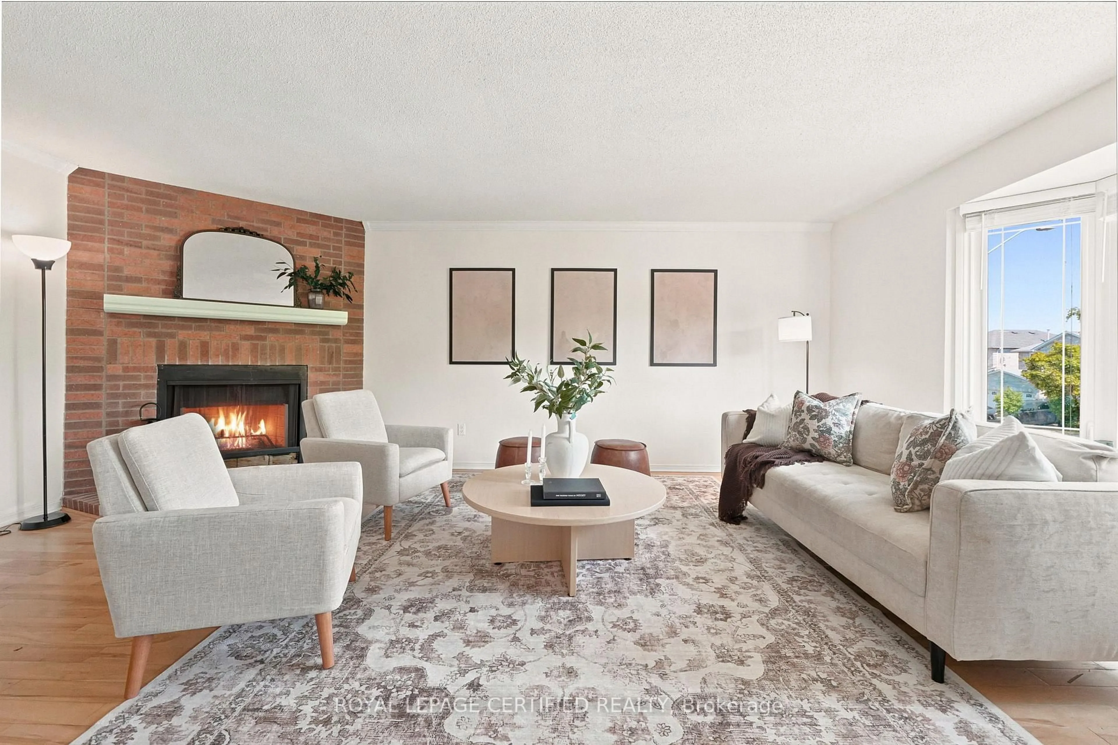 Living room with furniture, unknown for 3135 Shadetree Dr, Mississauga Ontario L5N 6P3