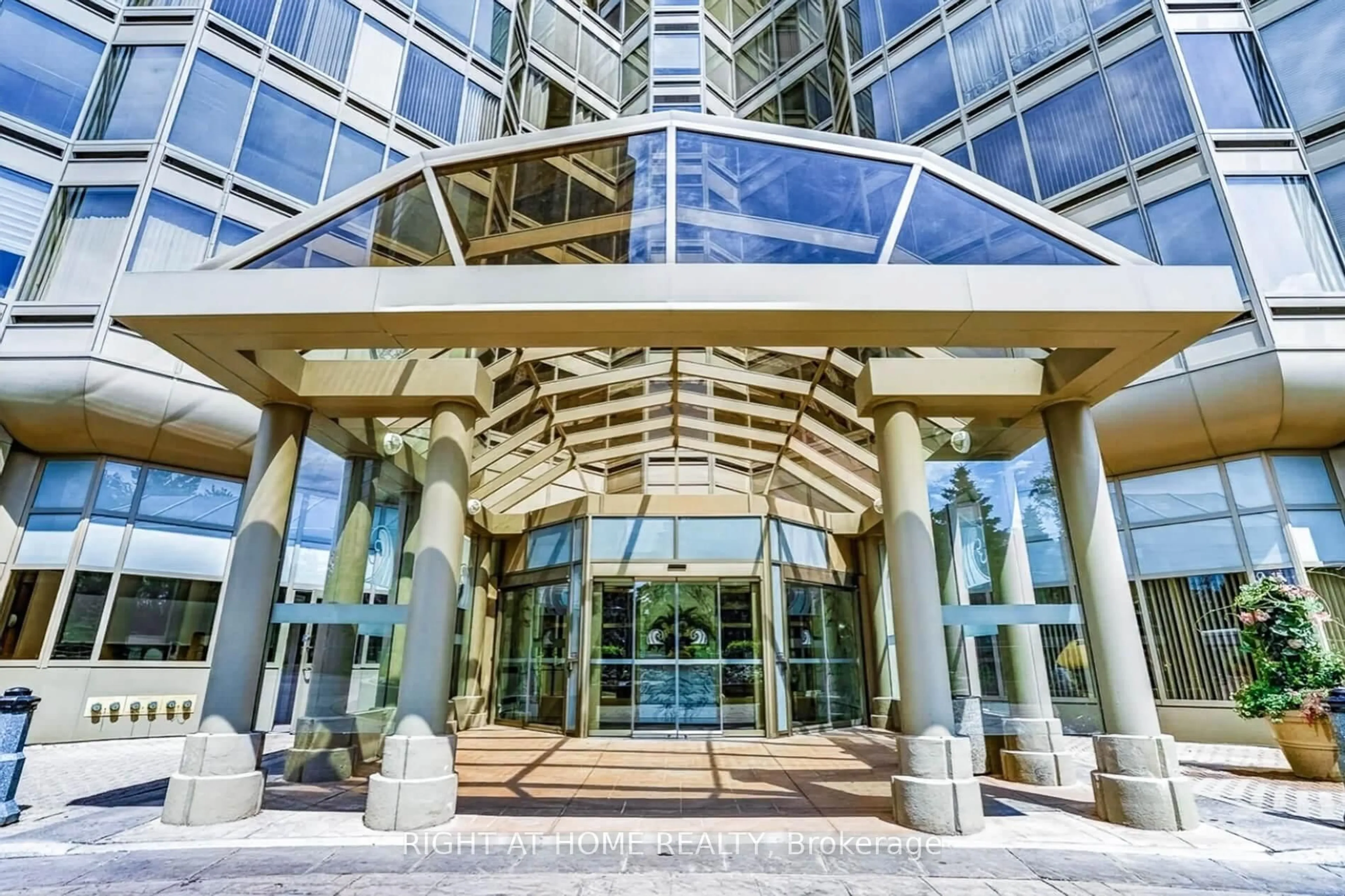 Indoor foyer for 1 Palace Pier Crt #607, Toronto Ontario M8V 3W9