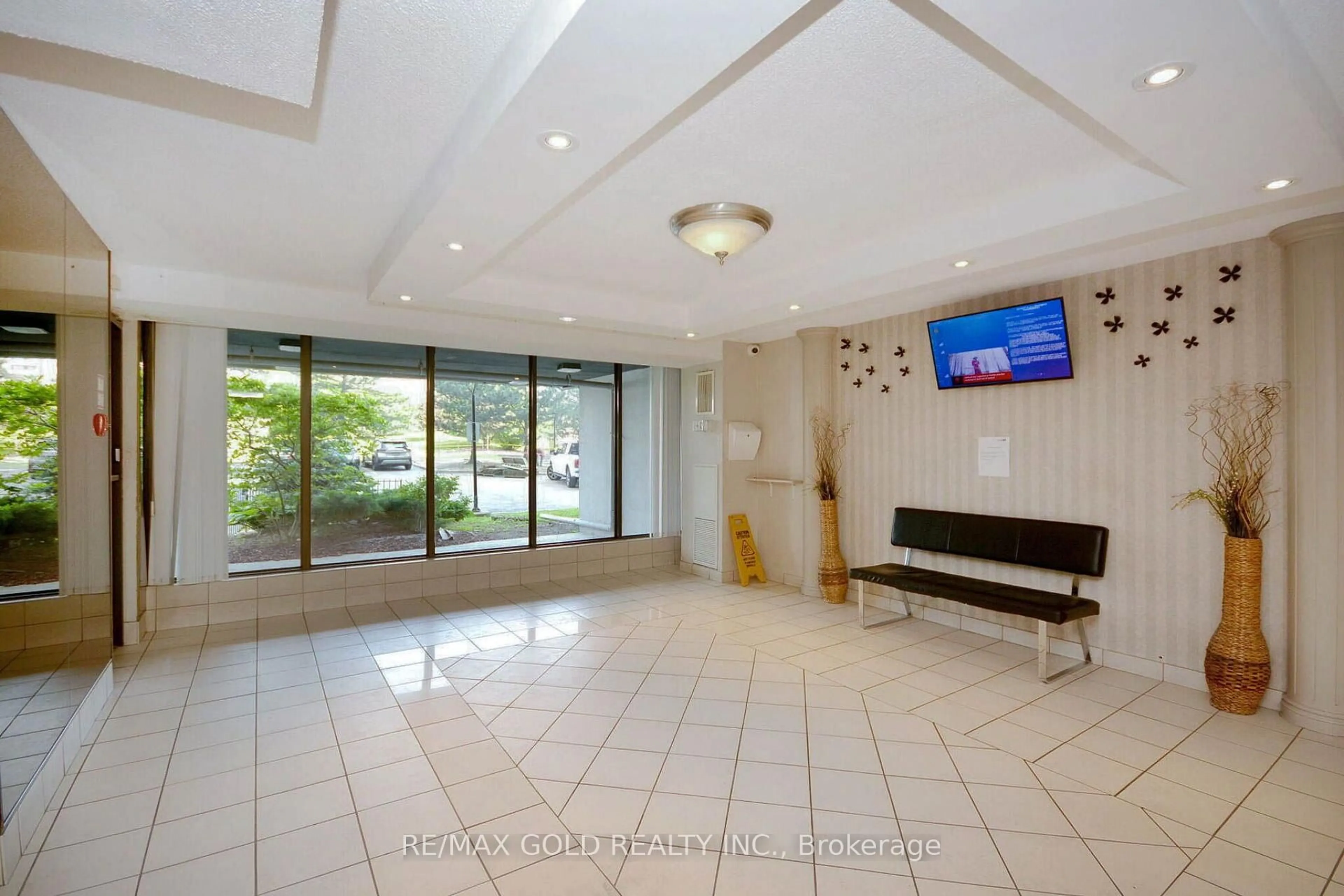 Lobby for 21 Knightsbridge Rd #407, Brampton Ontario L6T 3Y1